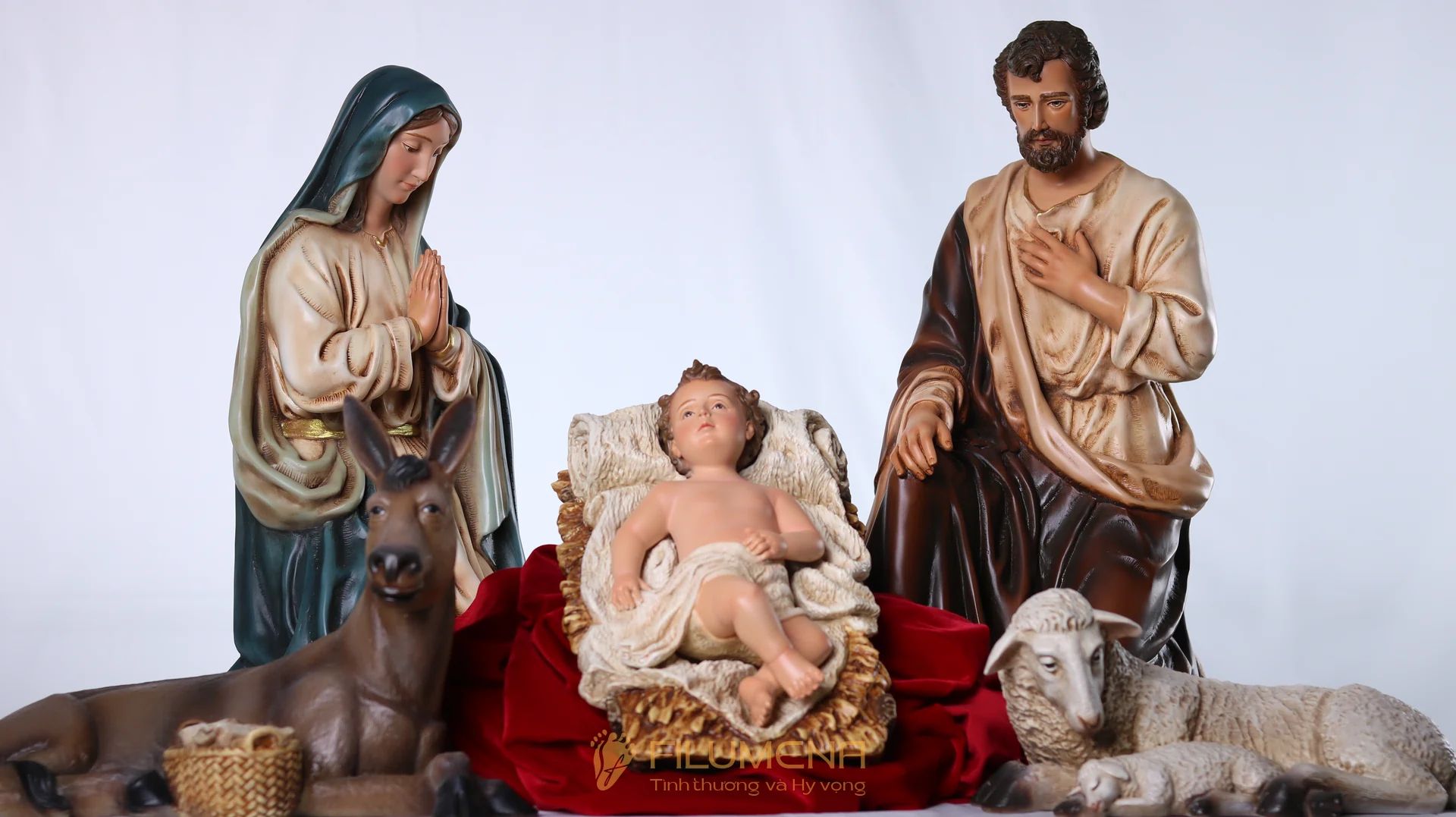 Tượng Công giáo tại TP. Hồ Chí Minh. Tượng Công giáo Filumena là tượng của Tình thương và Hy vọng. Bản quyền các tác phẩm tượng Công giáo thuộc về Filumena Art, Cộng hòa Pháp. Filumena sáng tác và sản xuất nhiều mẫu tượng Công giáo khác như Bàn thờ Công giáo, Bàn thờ Chúa và gia tiên, Bàn thờ Chúa, Tượng Chúa hài đồng, Tượng Giáng sinh mini