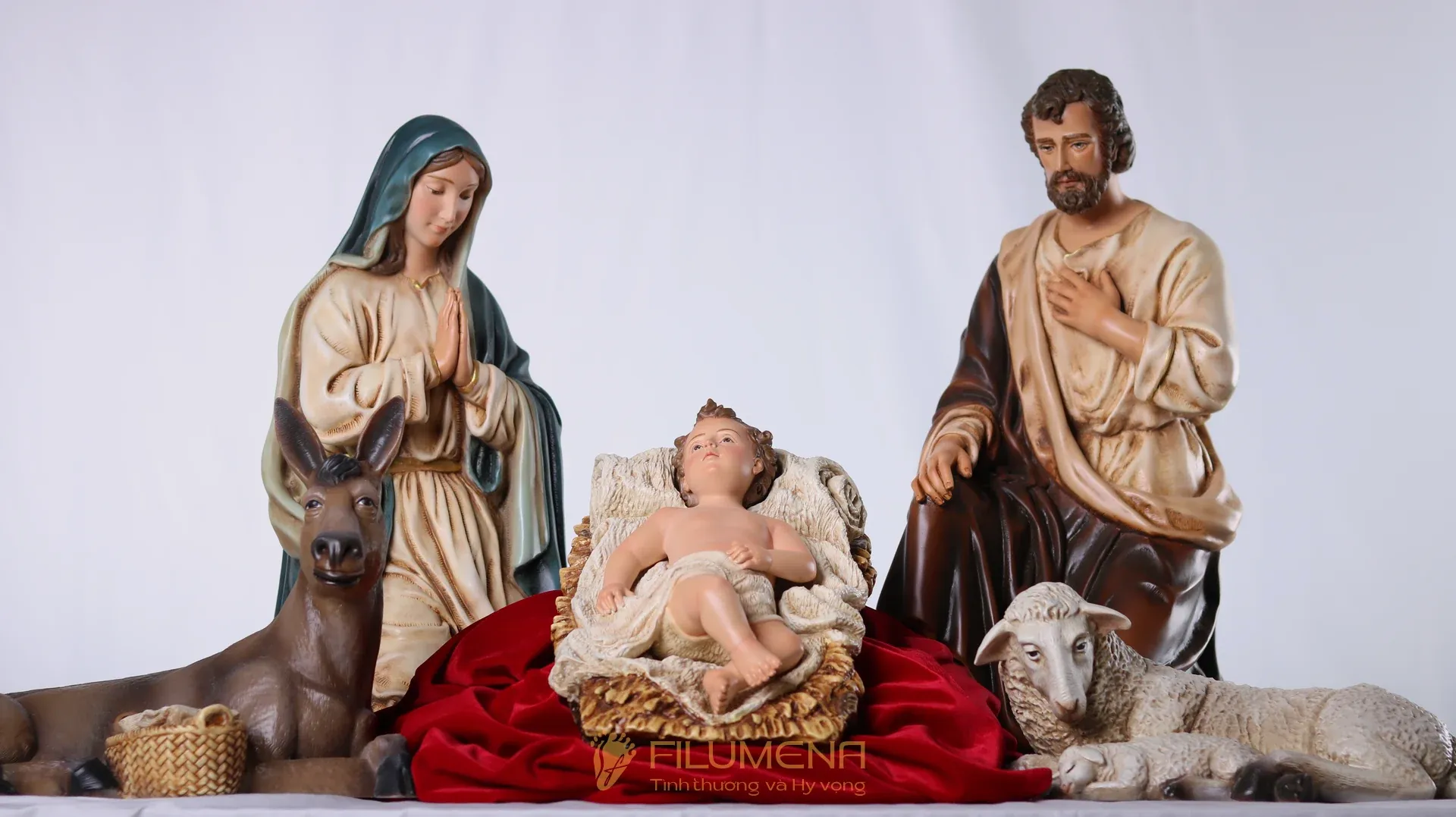 Tượng Đức Mẹ Fatima tại Bùi Chu. Tượng Công Giáo Filumena được sáng tác bởi các nghệ sĩ Filumena. Mỗi tác phẩm đều là đóng góp của quý vị cho các việc bác ái. Tượng làm bằng chất liệu bột đá tự nhiên và resin, có đủ các kích thước từ 15, 20 cm tới 1m và lớn hơn nữa.