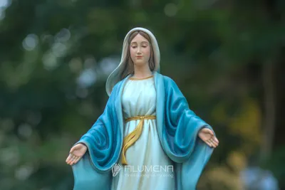 Mẫu Tượng Đức Mẹ Ban Ơn nhìn gần để đánh giá nét mặt và phần đế