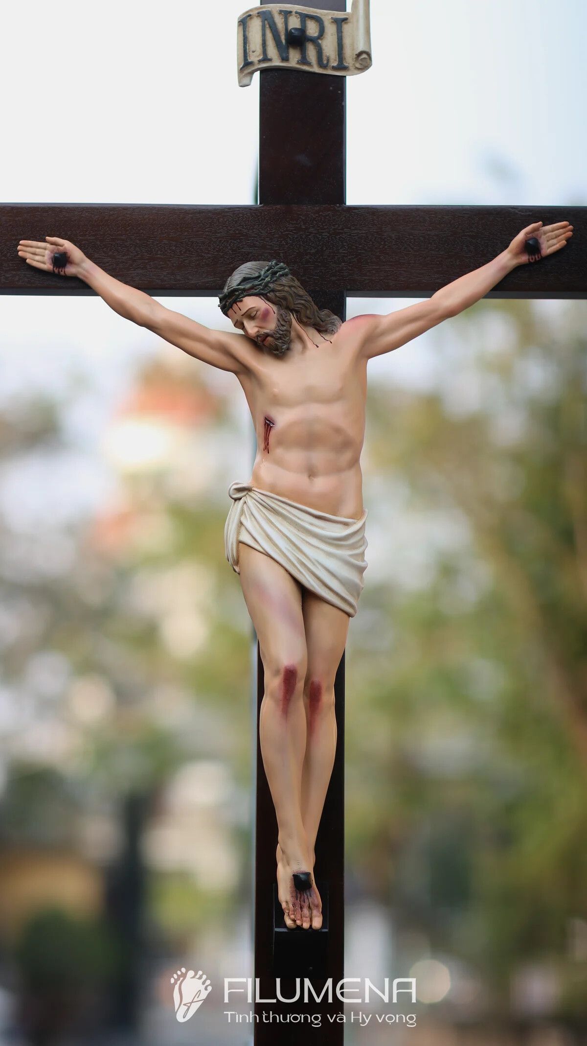 Tượng chịu nạn tại Đền thánh Martino Hố Nai. Tượng Công giáo Filumena là tượng của Tình thương và Hy vọng. Bản quyền các tác phẩm tượng Công giáo thuộc về Filumena Art, Cộng hòa Pháp. Filumena sáng tác và sản xuất nhiều mẫu tượng Công giáo khác như Bàn thờ Công giáo phòng khách, Bàn thờ Chúa phòng khách, Tượng công giáo đẹp, Tượng công giáo mini, Tượng chuộc tội