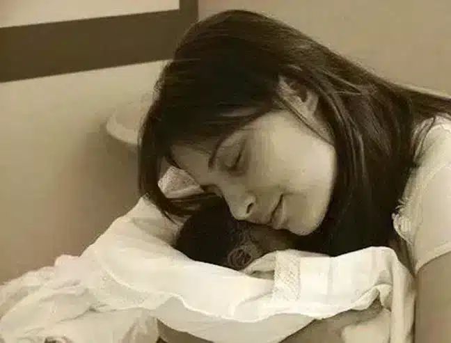 Chiara Corbella, người mẹ chịu chết ở tuổi 28 để con mình được sống