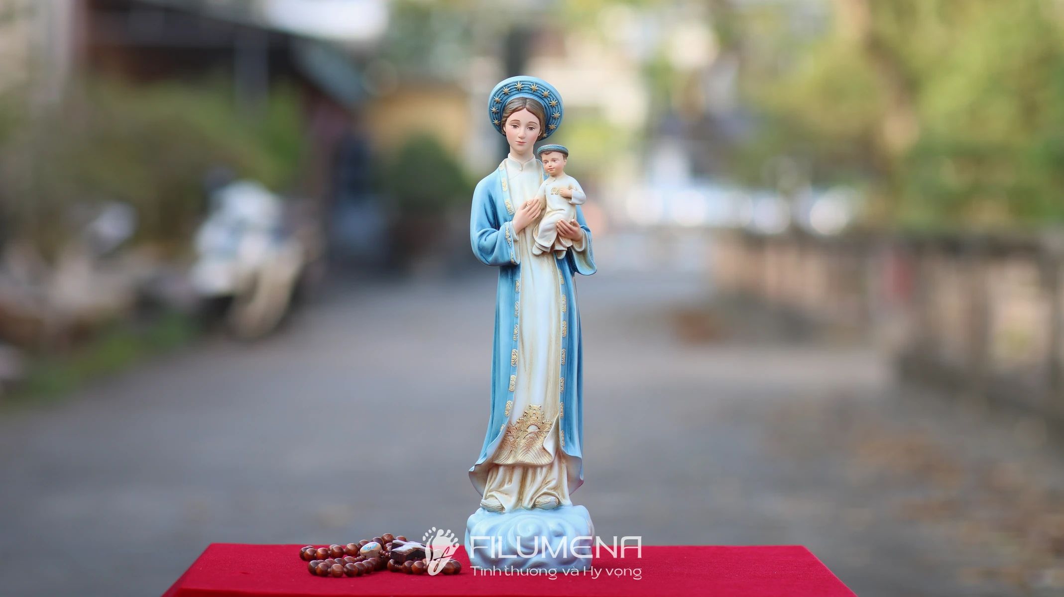 Tượng Đức Mẹ La Vang 40 cm áo xanh da trời với chi tiết màu sắc và thần thái Đức Mẹ