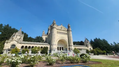 Vương cung Thánh đường Thánh Tê-rê-sa Hài Đồng Giê-su