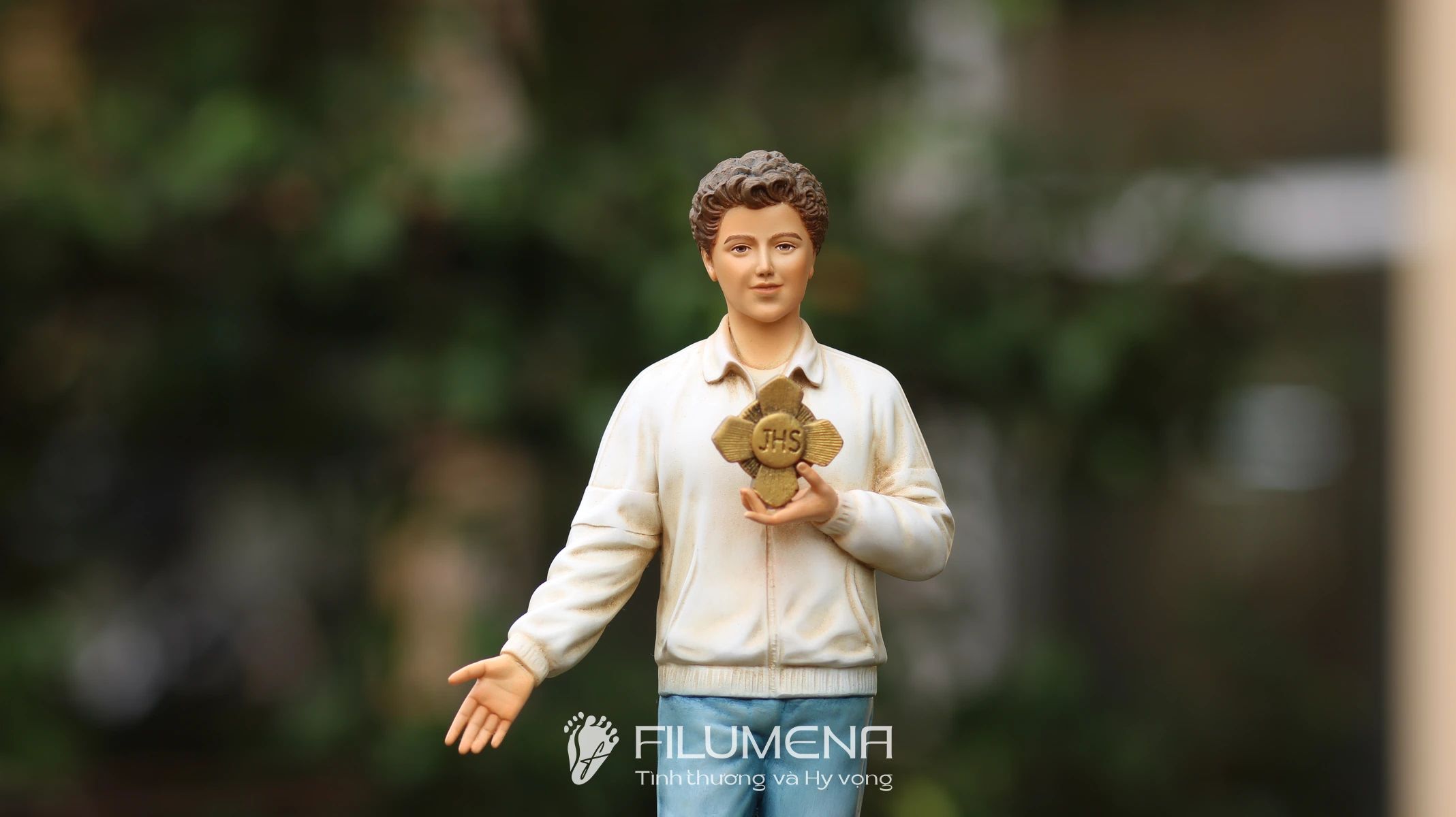 Tượng Thánh Carlo Acutis 25 cm màu sáng