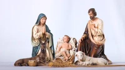 Các mẫu tượng Công giáo Filumena với bề mặt và chi tiết cần được lau chùi nhẹ nhàng