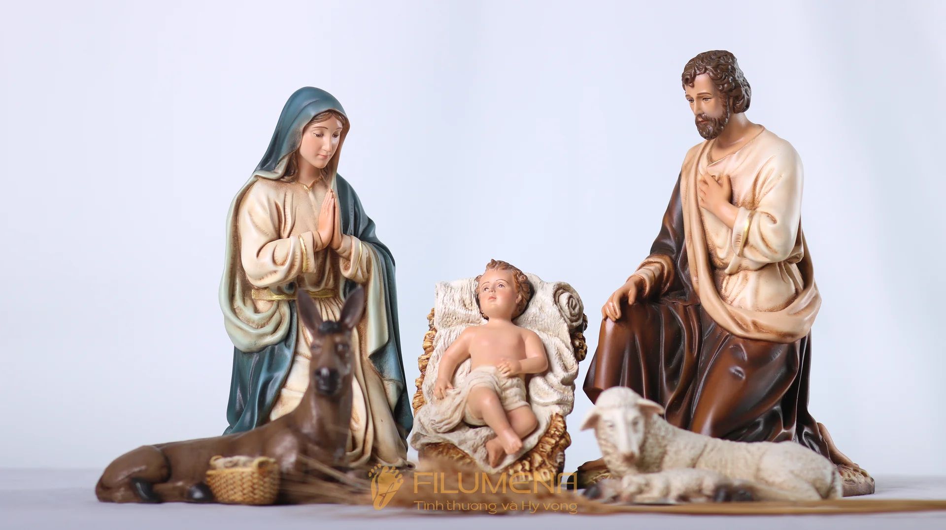 Góc chụp chính diện tượng Chúa Giáng Sinh 10 cm cho bộ tượng Noel 20 cm