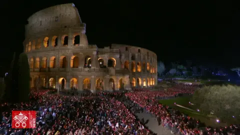 Quang cảnh buổi ngắm 14 Đàng Thánh Giá tại Roma, Colossseum 2023