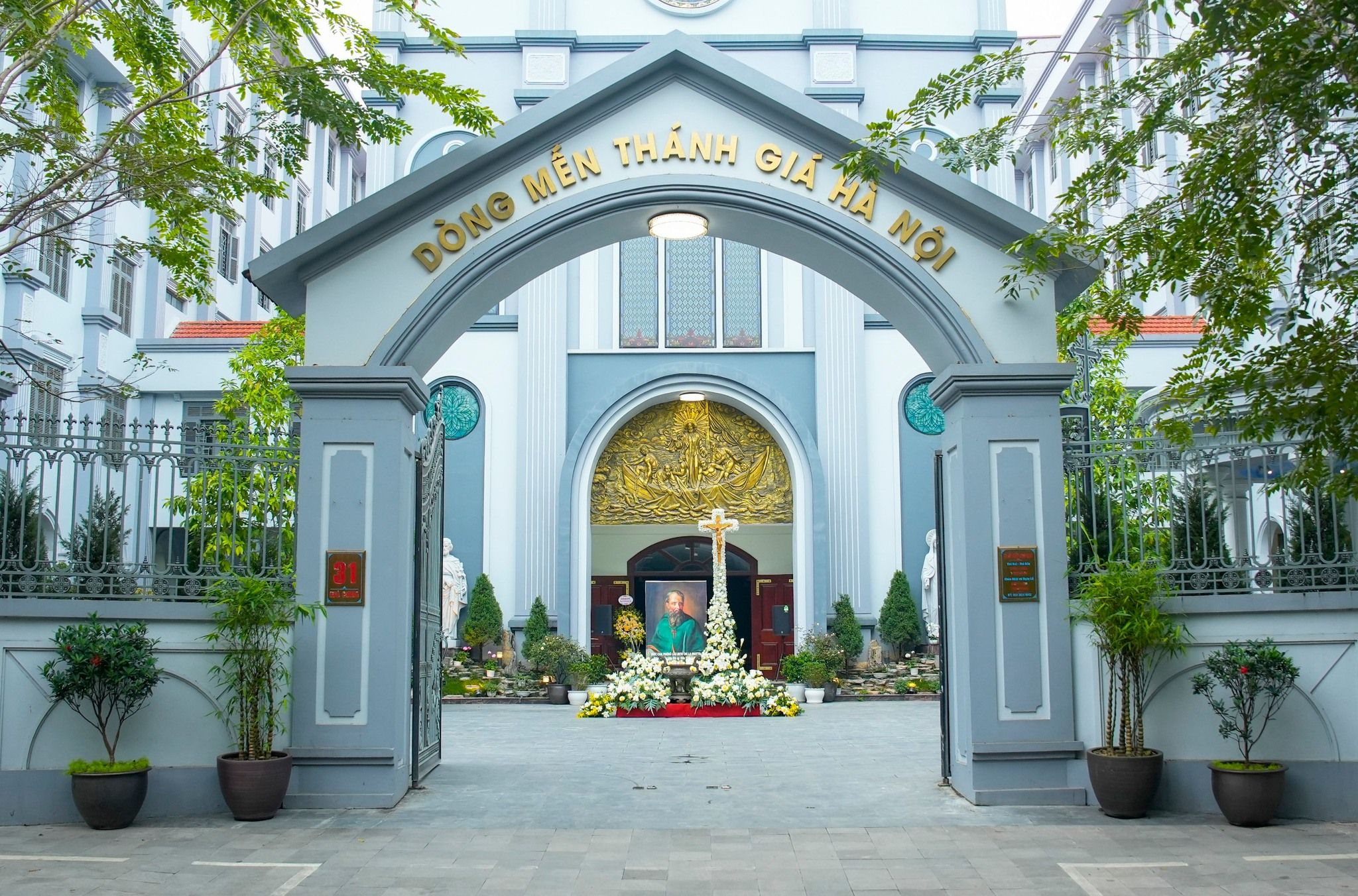 Nhà sách Hội dòng Mến Thánh Giá Hà Nội trưng bày tượng Công giáo Filumena