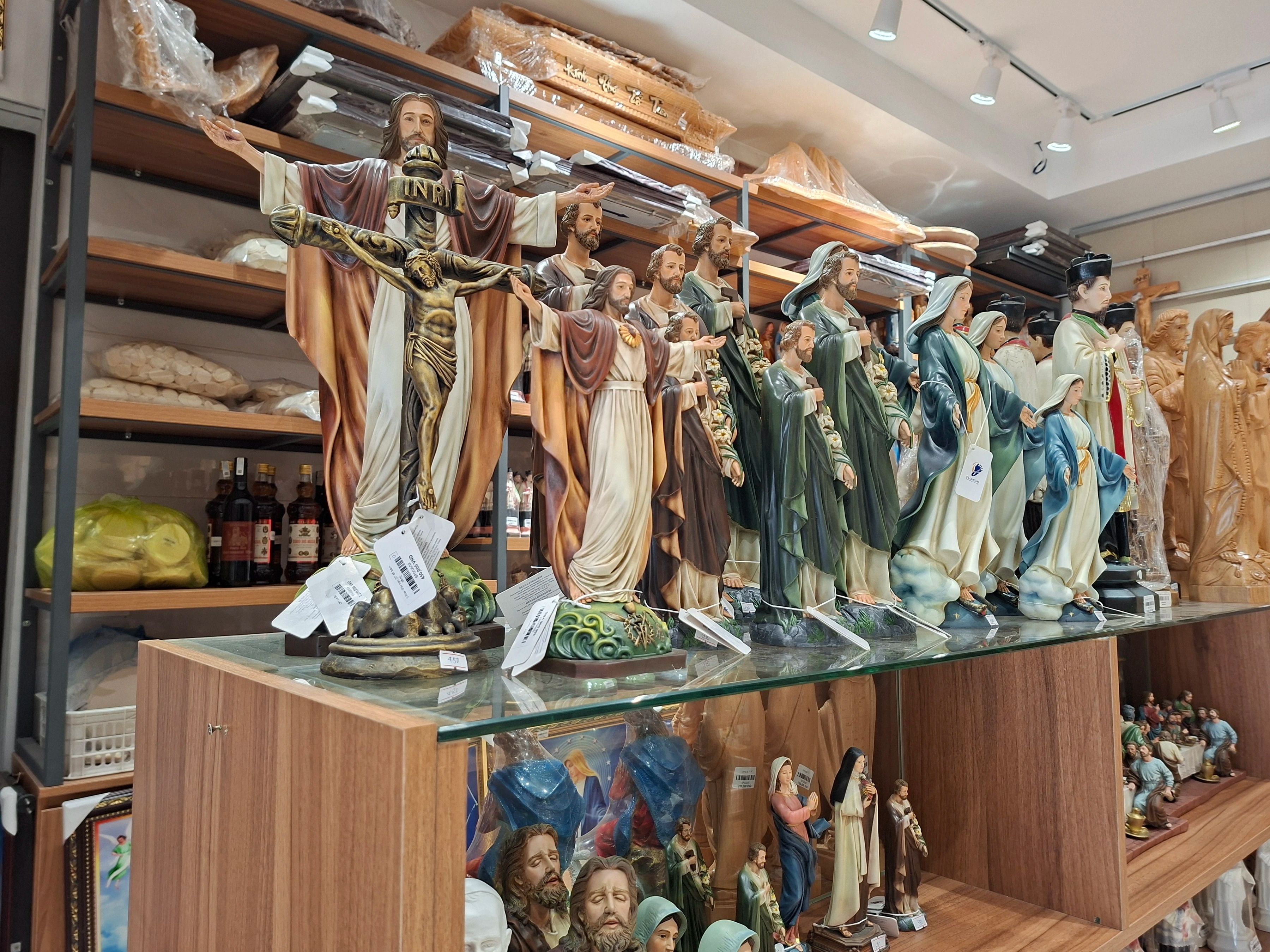 Tượng Công giáo Filumena tại Đền thánh Phêrô Lê Tùy, trung tâm hành hương Bằng Sở