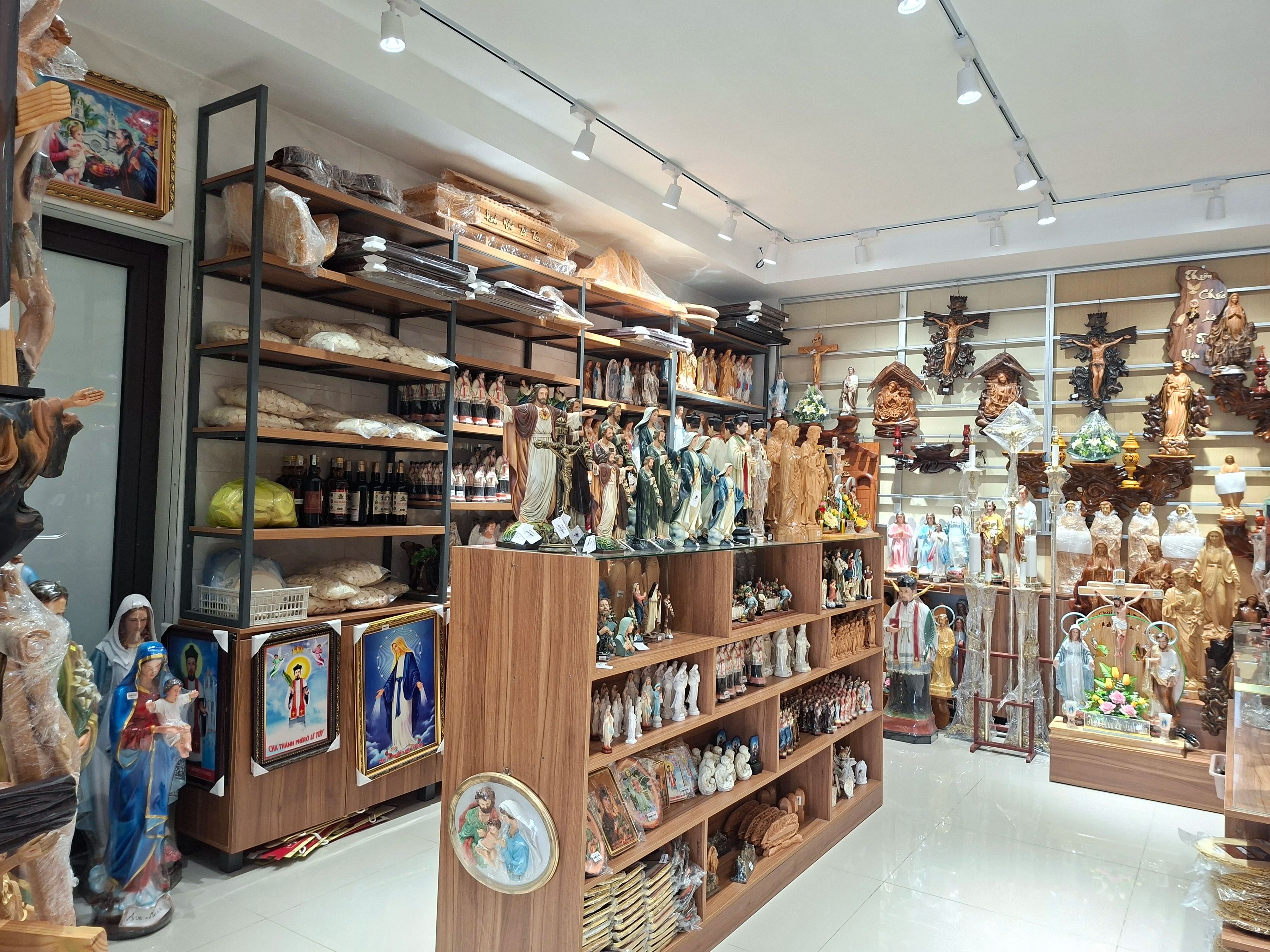 Tượng Công giáo Filumena tại Đền thánh Phêrô Lê Tùy, trung tâm hành hương Bằng Sở