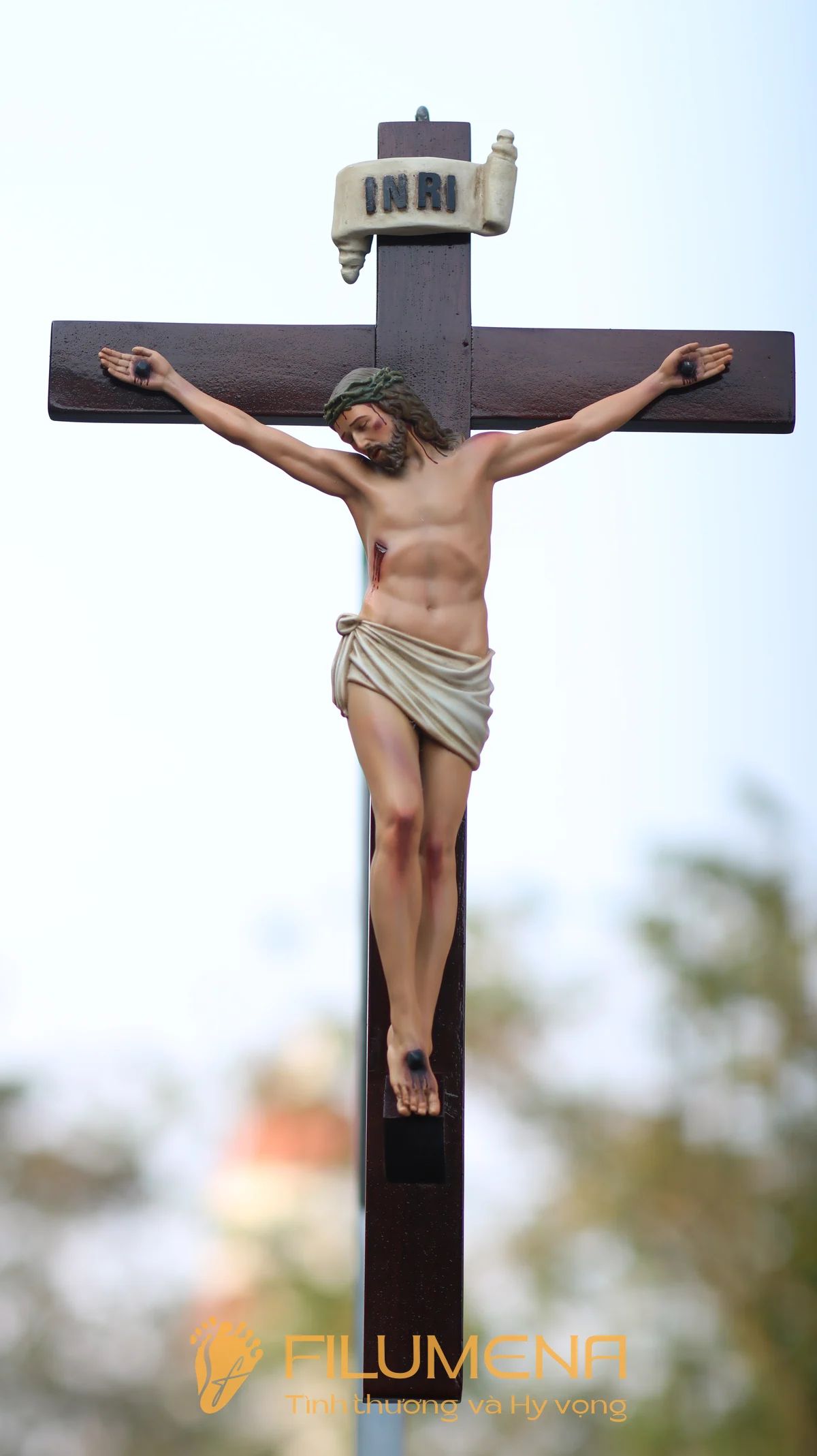 Tượng Chúa chịu nạn cao 20 cm, 30 bằng bột đá - Thánh giá gỗ