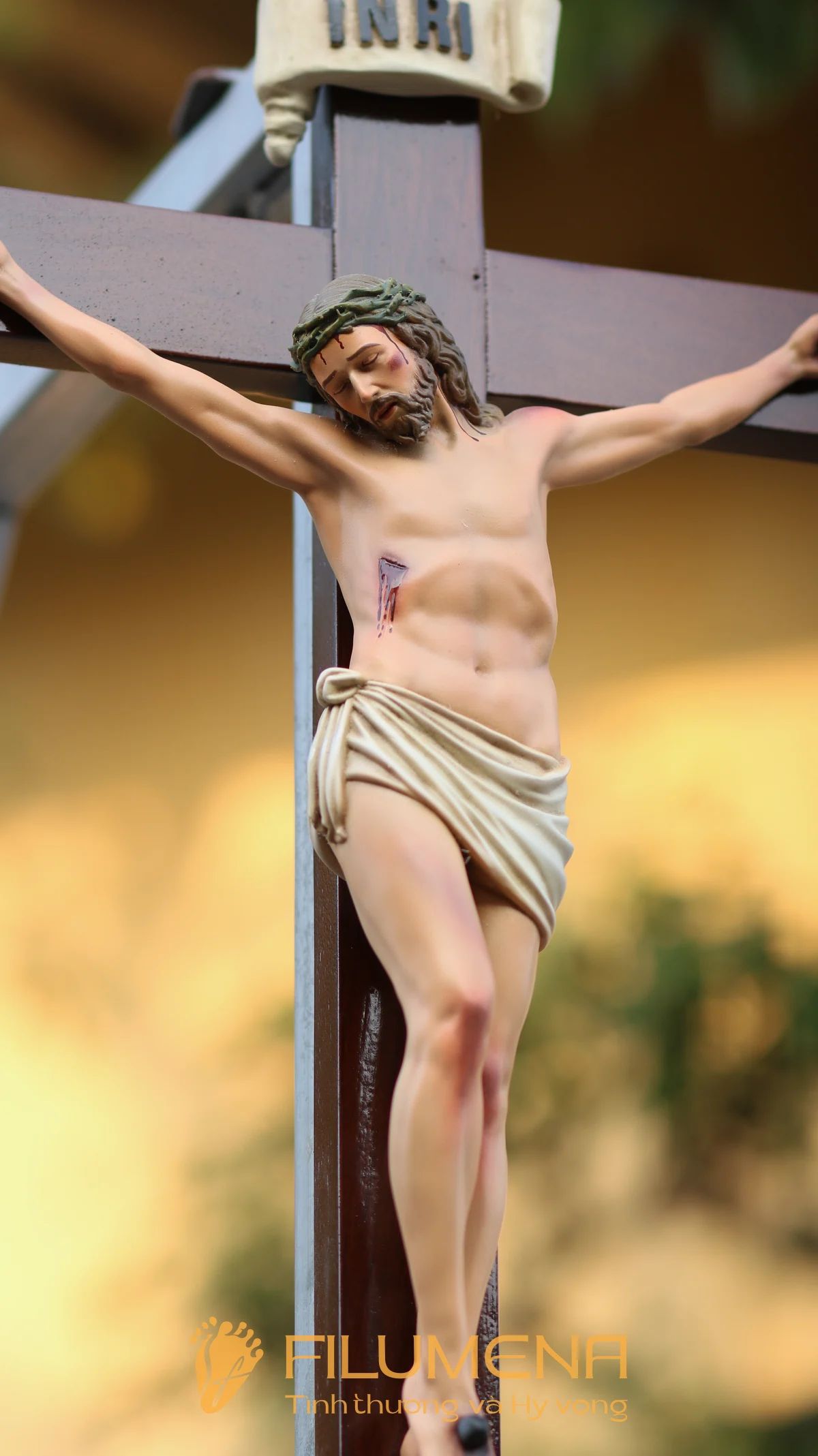 Tượng Chúa chịu nạn cao 20 cm, 30 bằng bột đá - Thánh giá gỗ