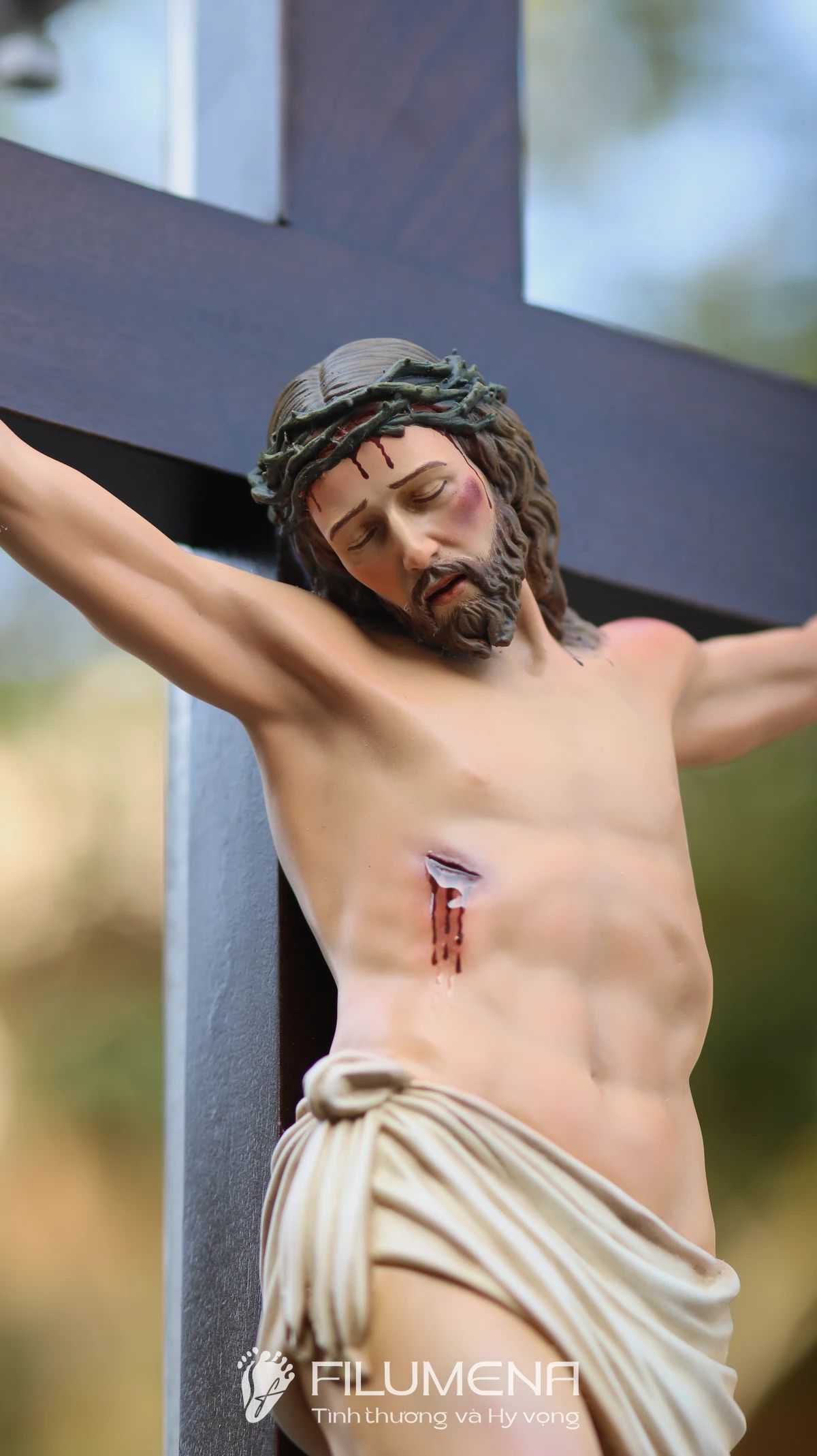 Bàn thờ Chúa phòng khách tại GP Xuân Lộc. Tượng Công giáo Filumena là tượng của Tình thương và Hy vọng. Bản quyền các tác phẩm tượng Công giáo thuộc về Filumena Art, Cộng hòa Pháp. Filumena sáng tác và sản xuất nhiều mẫu tượng Công giáo khác như Tượng công giáo mini, Tượng chịu nạn, Tượng Chúa Giê-su, Tượng Chúa, Tượng Đức Mẹ Ban Ơn