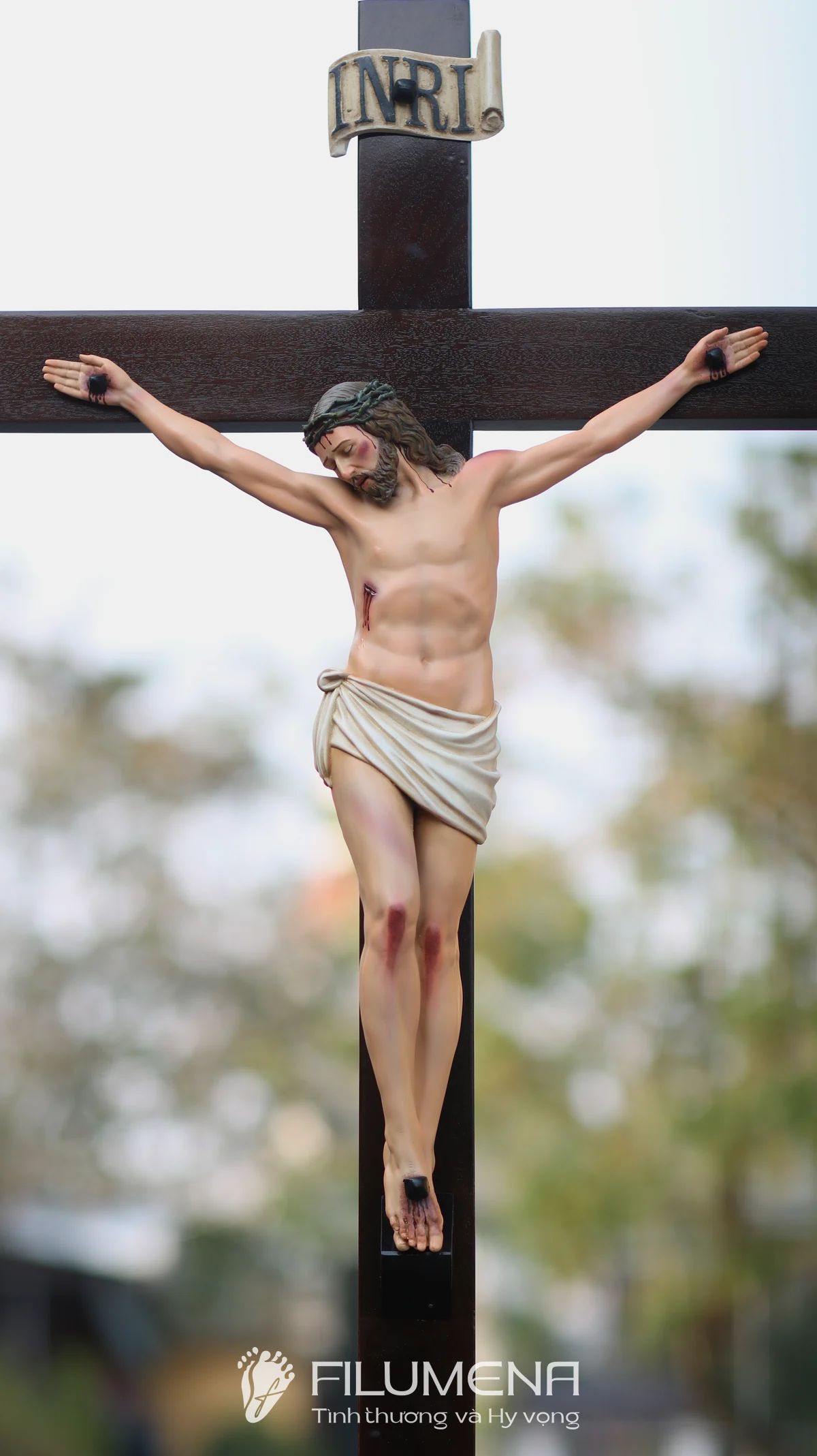 Bàn thờ Công giáo phòng khách tại nước ngoài. Tượng Công giáo Filumena là tượng của Tình thương và Hy vọng. Bản quyền các tác phẩm tượng Công giáo thuộc về Filumena Art, Cộng hòa Pháp. Filumena sáng tác và sản xuất nhiều mẫu tượng Công giáo khác như Bàn thờ Công giáo, Bàn thờ Công giáo, Bàn thờ Chúa và gia tiên, Bàn thờ Chúa, Tượng Đức Mẹ La Vang