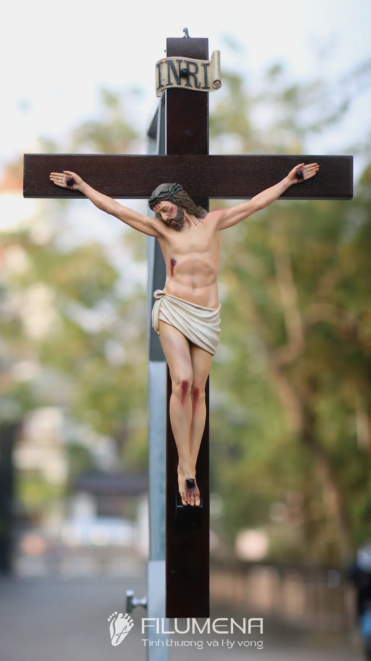 Tượng chịu nạn tại Đền thánh Martino Hố Nai. Tượng Công giáo Filumena là tượng của Tình thương và Hy vọng. Bản quyền các tác phẩm tượng Công giáo thuộc về Filumena Art, Cộng hòa Pháp. Filumena sáng tác và sản xuất nhiều mẫu tượng Công giáo khác như Bàn thờ Công giáo phòng khách, Bàn thờ Chúa phòng khách, Tượng công giáo đẹp, Tượng công giáo mini, Tượng chuộc tội