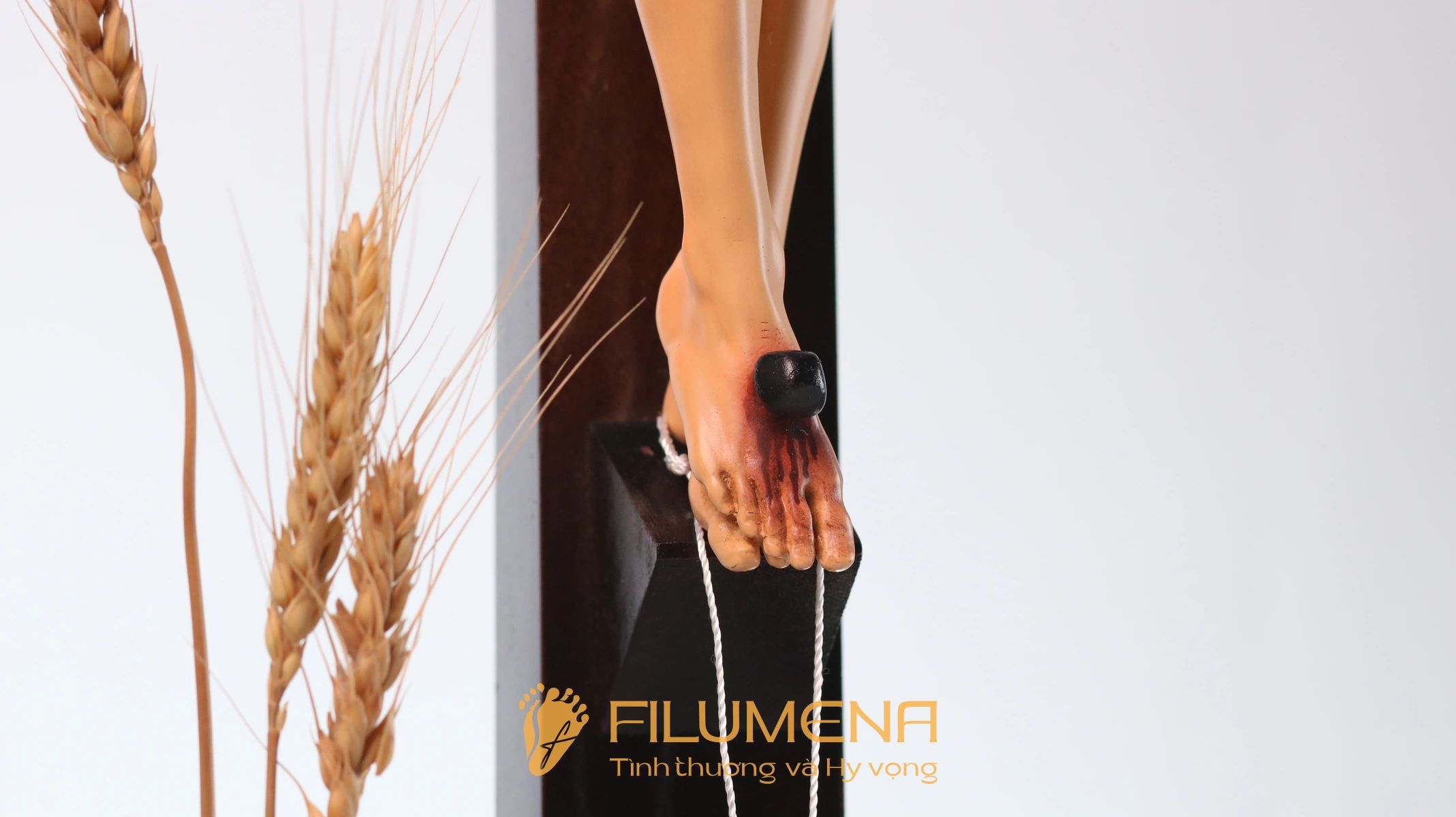 Tượng Chúa chịu nạn 40 cm Thánh giá gỗ lát