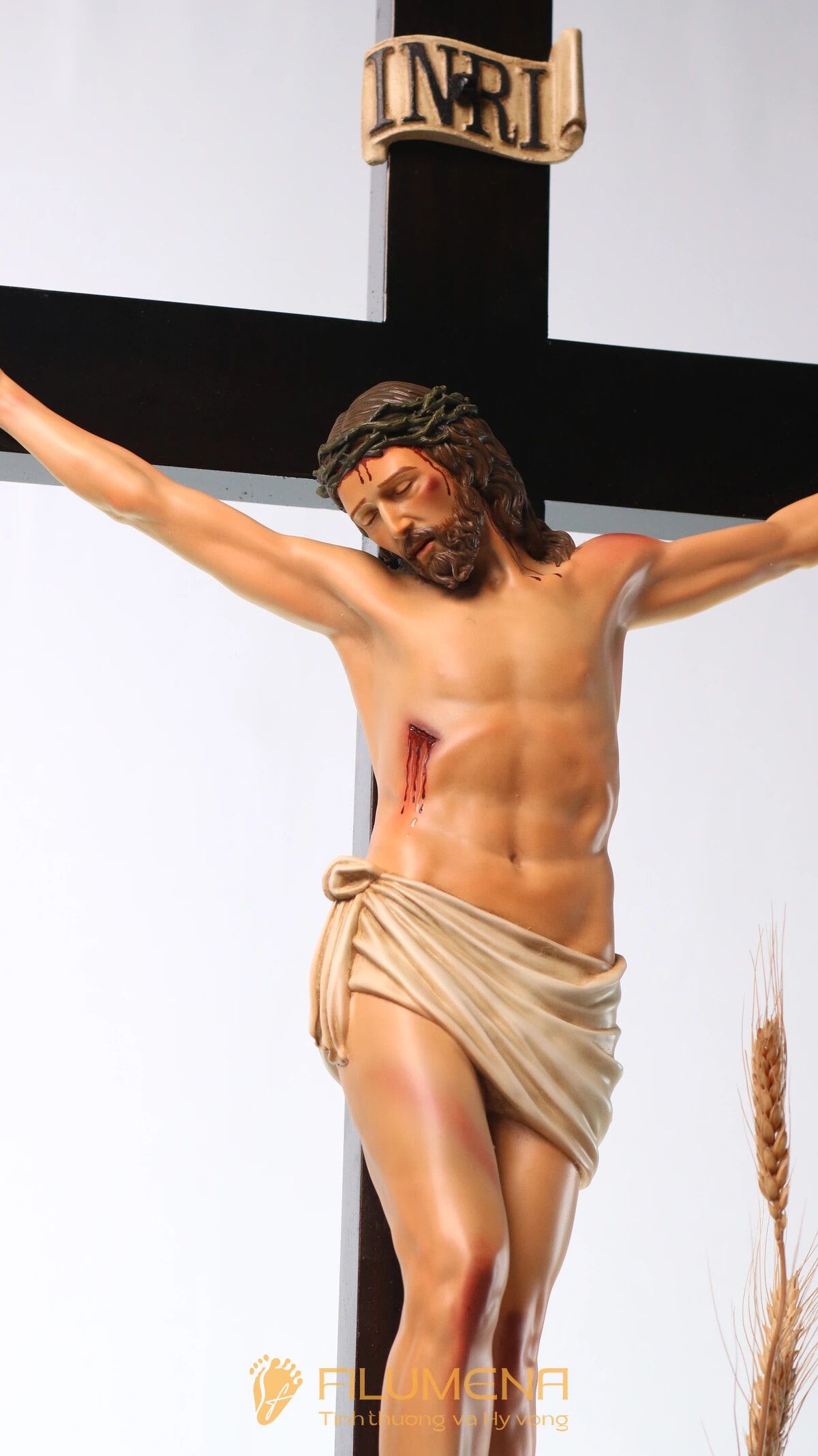 Tượng chịu nạn tại Đền thánh Martino Hố Nai. Tượng Công giáo Filumena là tượng của Tình thương và Hy vọng. Bản quyền các tác phẩm tượng Công giáo thuộc về Filumena Art, Cộng hòa Pháp. Filumena sáng tác và sản xuất nhiều mẫu tượng Công giáo khác như Bàn thờ Công giáo phòng khách, Bàn thờ Chúa phòng khách, Tượng công giáo đẹp, Tượng công giáo mini, Tượng chuộc tội