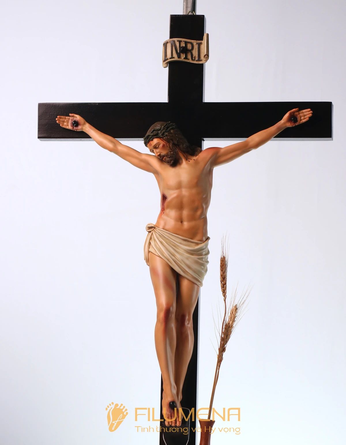 Tượng Chúa Giê-su tại Nhà sách Nhà thờ Chánh tòa Đà Nẵng. Tượng Công giáo Filumena là tượng của Tình thương và Hy vọng. Bản quyền các tác phẩm tượng Công giáo thuộc về Filumena Art, Cộng hòa Pháp. Filumena sáng tác và sản xuất nhiều mẫu tượng Công giáo khác như Tượng Đức Mẹ La Vang, Tượng Chúa hài đồng, Tượng Giáng sinh mini, Tượng Chúa Giáng sinh, Bàn thờ Công giáo phòng khách