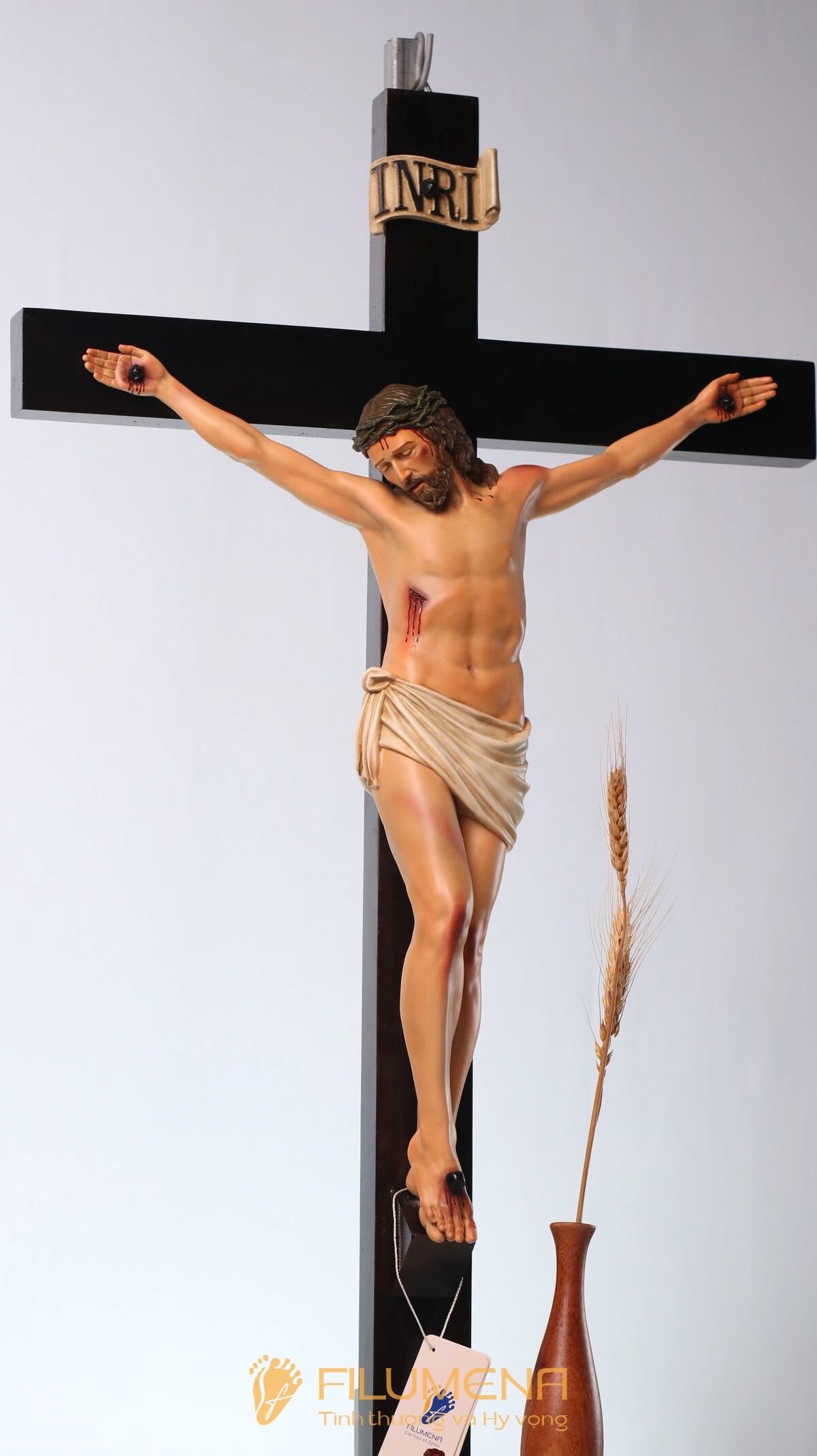 Tượng chịu nạn tại Đền thánh Martino Hố Nai. Tượng Công giáo Filumena là tượng của Tình thương và Hy vọng. Bản quyền các tác phẩm tượng Công giáo thuộc về Filumena Art, Cộng hòa Pháp. Filumena sáng tác và sản xuất nhiều mẫu tượng Công giáo khác như Bàn thờ Công giáo phòng khách, Bàn thờ Chúa phòng khách, Tượng công giáo đẹp, Tượng công giáo mini, Tượng chuộc tội