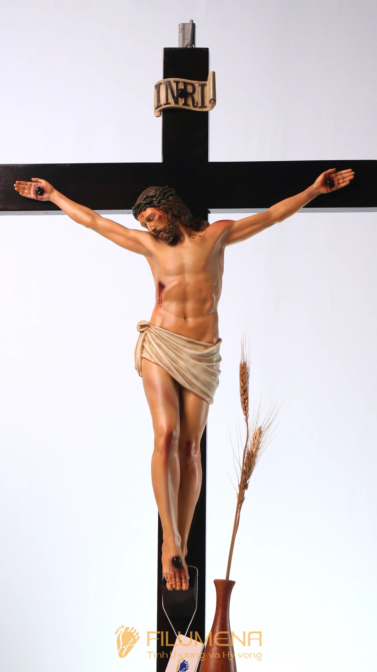 Tượng Chúa Giê-su tại Nhà sách Nhà thờ Chánh tòa Đà Nẵng. Tượng Công giáo Filumena là tượng của Tình thương và Hy vọng. Bản quyền các tác phẩm tượng Công giáo thuộc về Filumena Art, Cộng hòa Pháp. Filumena sáng tác và sản xuất nhiều mẫu tượng Công giáo khác như Tượng Đức Mẹ La Vang, Tượng Chúa hài đồng, Tượng Giáng sinh mini, Tượng Chúa Giáng sinh, Bàn thờ Công giáo phòng khách