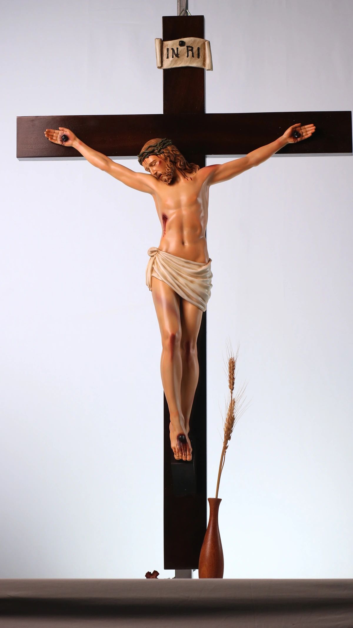 Tượng Chúa chịu nạn cao 60 cm Thánh giá gỗ lát