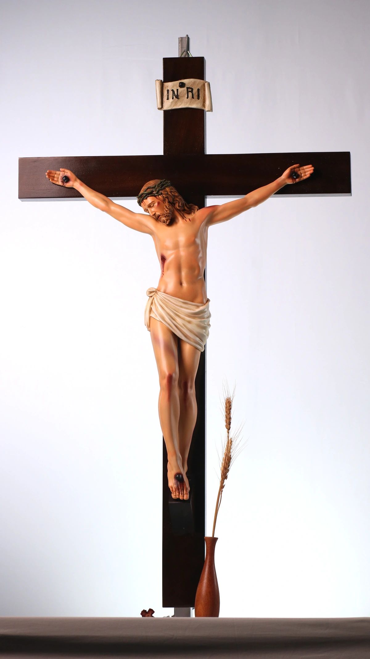 Tượng Chúa chịu nạn cao 60 cm Thánh giá gỗ lát