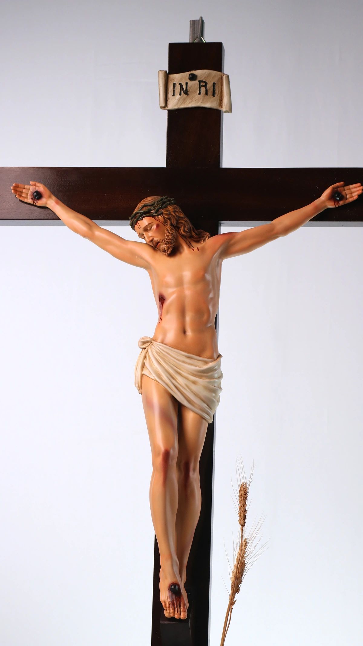 Tượng Chúa chịu nạn cao 60 cm Thánh giá gỗ lát
