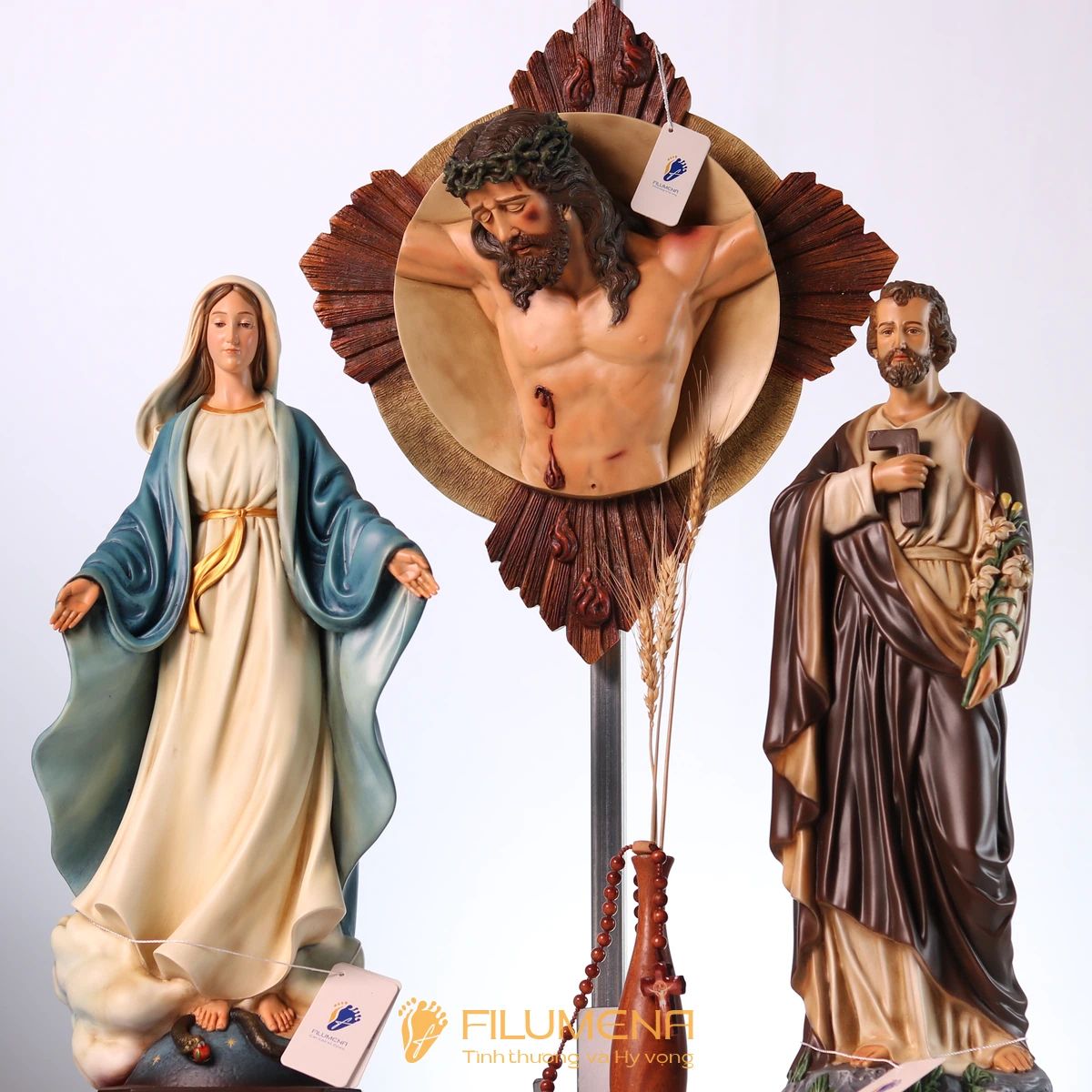 Tượng Công giáo tại Bùi Chu. Tượng Công giáo Filumena là tượng của Tình thương và Hy vọng. Bản quyền các tác phẩm tượng Công giáo thuộc về Filumena Art, Cộng hòa Pháp. Filumena sáng tác và sản xuất nhiều mẫu tượng Công giáo khác như Bàn thờ Công giáo phòng khách, Bàn thờ Chúa phòng khách, Tượng công giáo đẹp, Tượng công giáo mini, Tượng chịu nạn