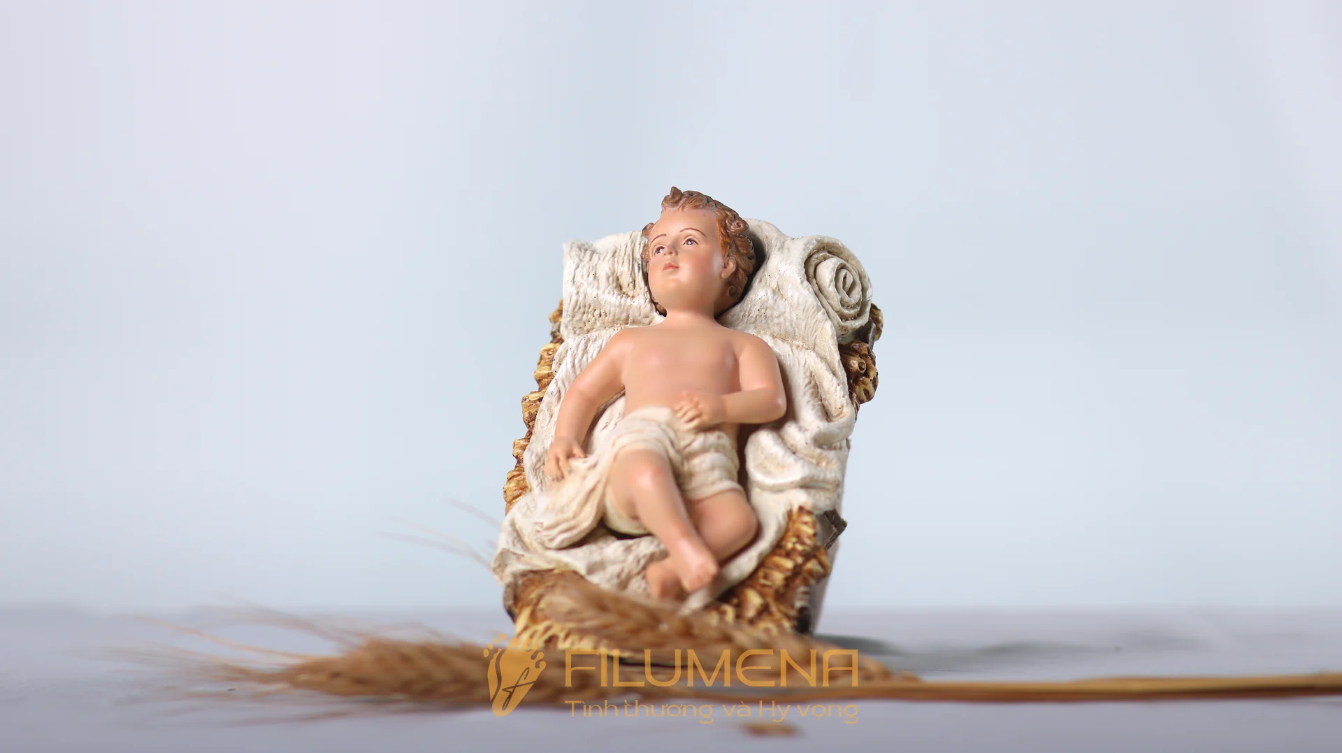 Góc chụp nghiêng tượng Chúa Giáng Sinh 10 cm cho bộ tượng Noel 20 cm