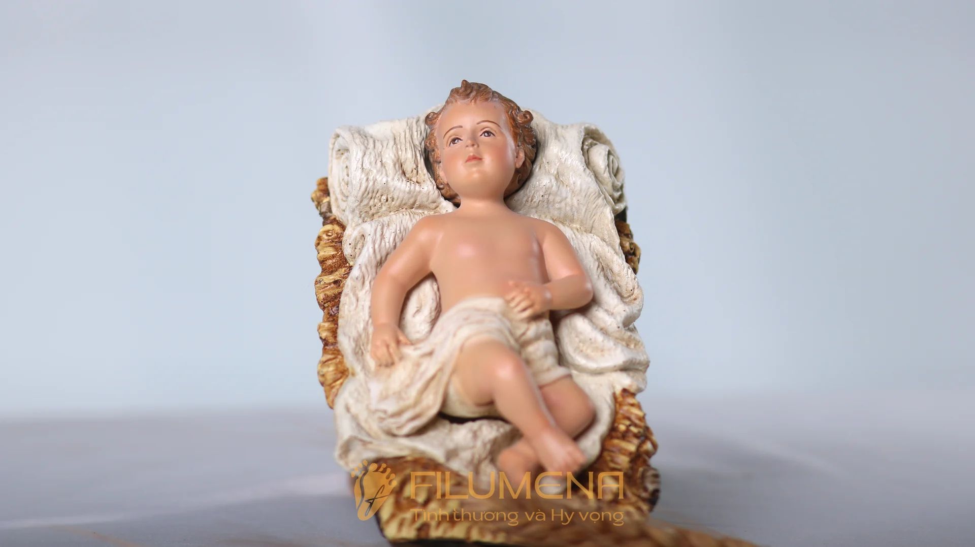 Tượng Giáng sinh mini tại Hà Tĩnh. Tượng Công giáo Filumena là tượng của Tình thương và Hy vọng. Bản quyền các tác phẩm tượng Công giáo thuộc về Filumena Art, Cộng hòa Pháp. Filumena sáng tác và sản xuất nhiều mẫu tượng Công giáo khác như Bàn thờ Chúa và gia tiên, Bàn thờ Chúa, Tượng Giáng sinh, Tượng Chúa Giáng sinh, Bàn thờ Công giáo phòng khách