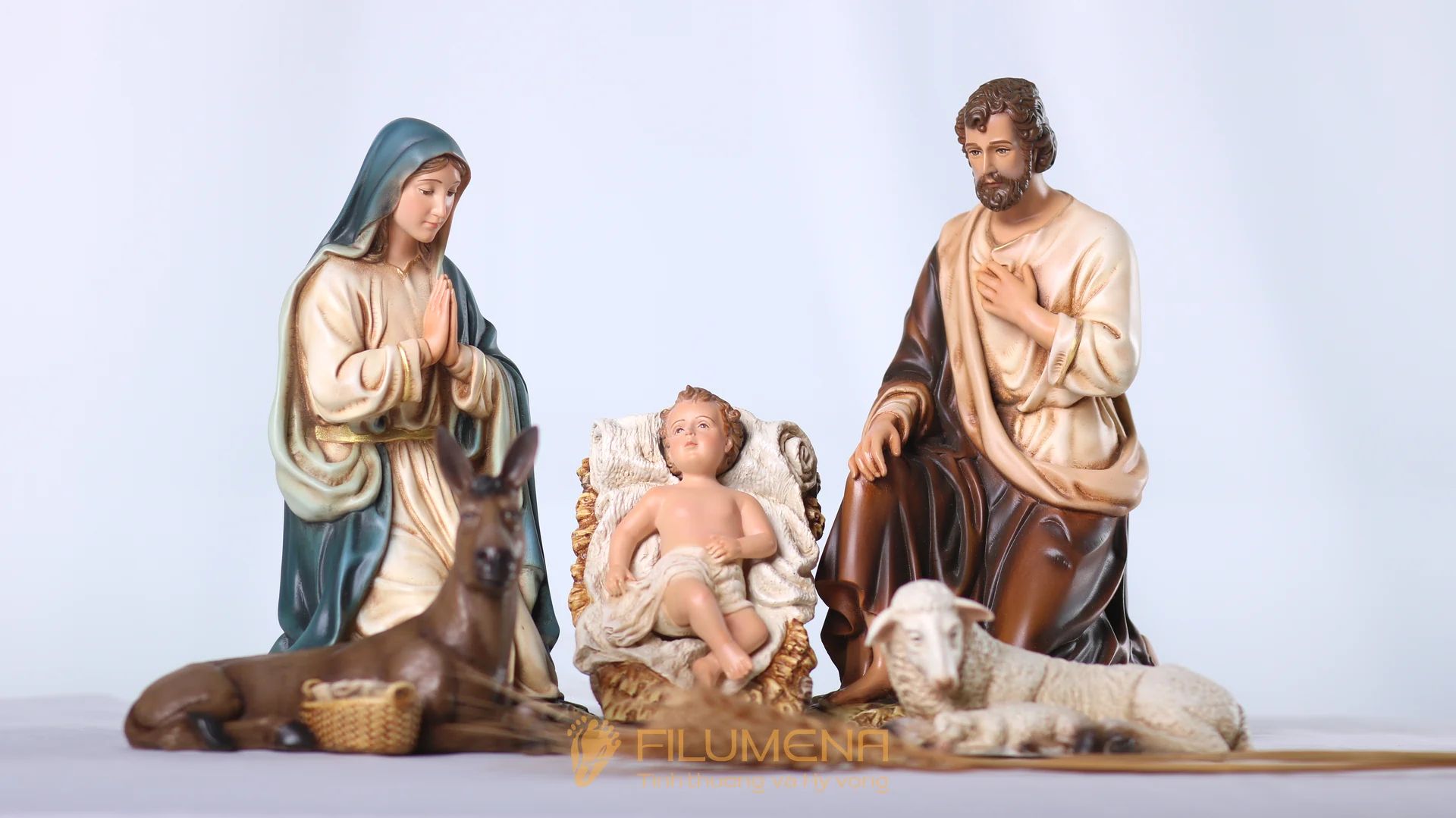 Tượng Chúa Giáng sinh trong bộ tượng 20 cm do Filumena sáng tác