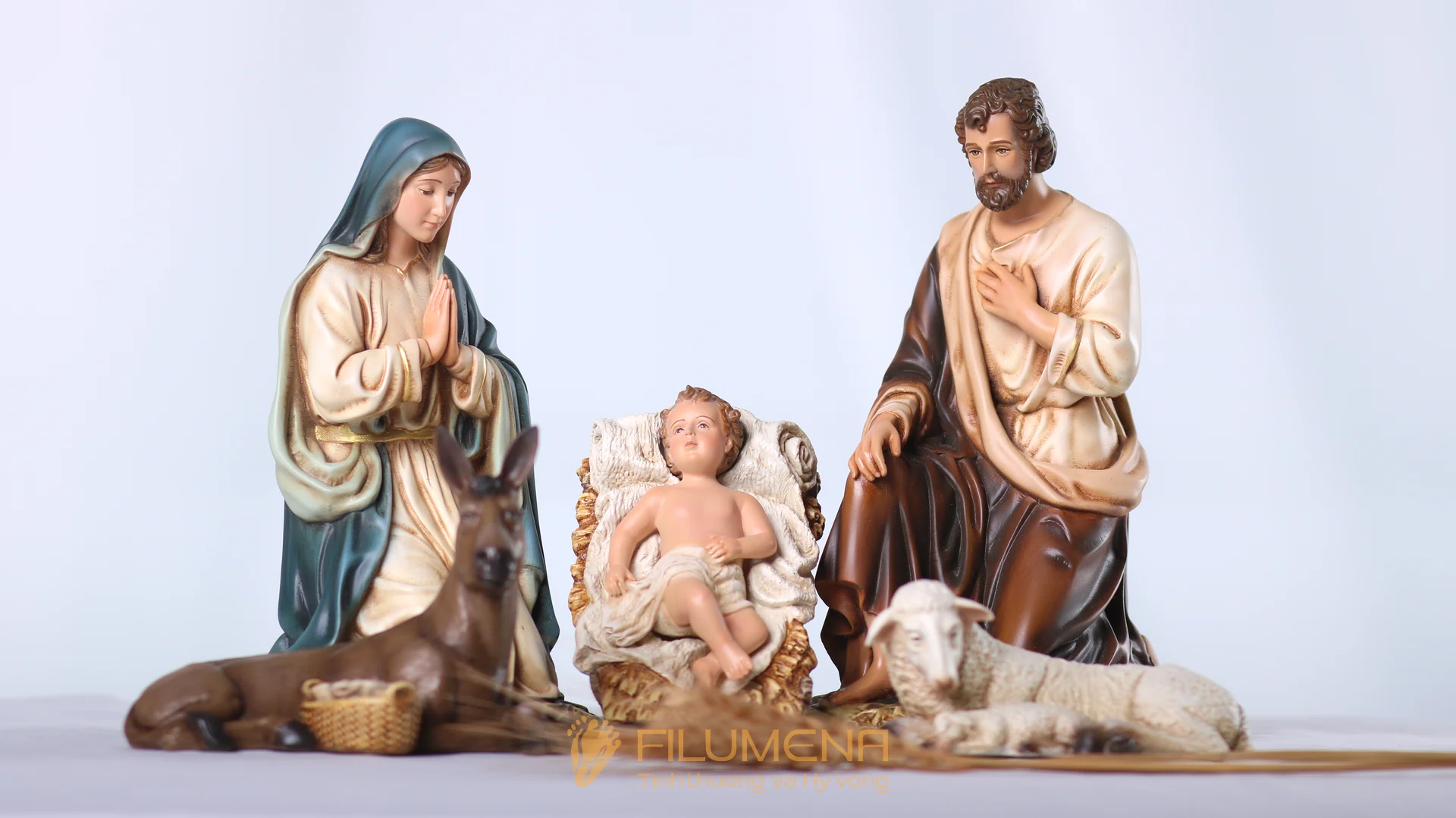 Các góc nhìn gần giúp thấy rõ vì sao cỡ 20 cm vẫn có thể tạo cảm giác rất ấm và rõ thần thái khi đặt trong không gian nhỏ.