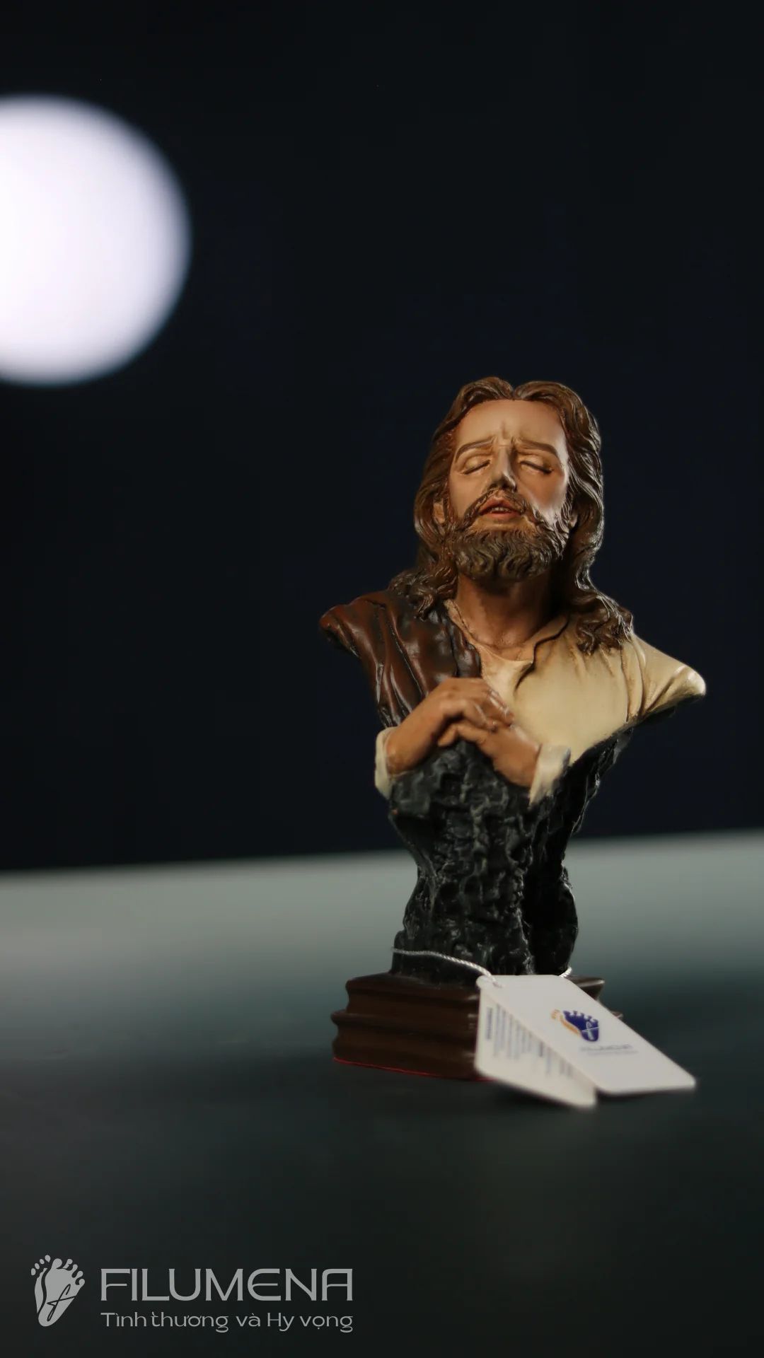 Statues de Jesus Christ créées et fabriquées par Filumena Art, fabricant and grossiste des articles religieux au Vietnam