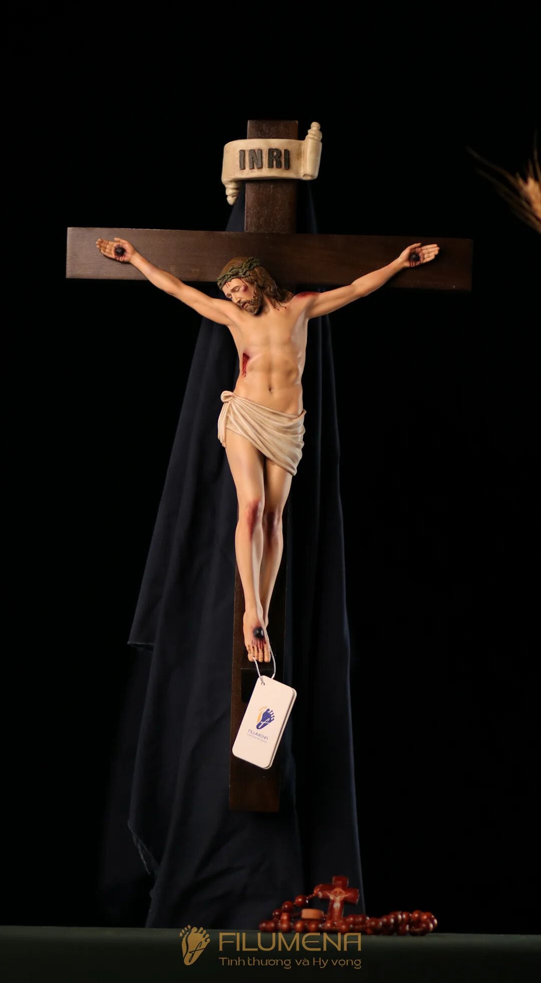 Tượng chịu nạn tại Đền thánh Martino Hố Nai. Tượng Công giáo Filumena là tượng của Tình thương và Hy vọng. Bản quyền các tác phẩm tượng Công giáo thuộc về Filumena Art, Cộng hòa Pháp. Filumena sáng tác và sản xuất nhiều mẫu tượng Công giáo khác như Bàn thờ Công giáo phòng khách, Bàn thờ Chúa phòng khách, Tượng công giáo đẹp, Tượng công giáo mini, Tượng chuộc tội