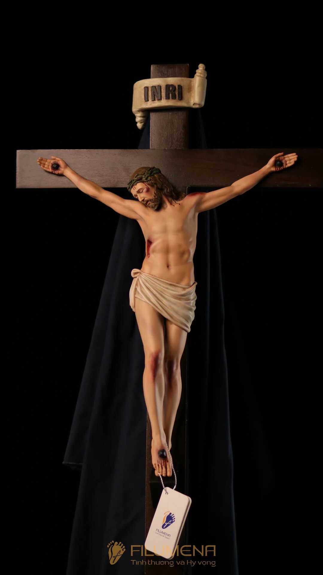 Tượng chịu nạn tại Đền thánh Martino Hố Nai. Tượng Công giáo Filumena là tượng của Tình thương và Hy vọng. Bản quyền các tác phẩm tượng Công giáo thuộc về Filumena Art, Cộng hòa Pháp. Filumena sáng tác và sản xuất nhiều mẫu tượng Công giáo khác như Bàn thờ Công giáo phòng khách, Bàn thờ Chúa phòng khách, Tượng công giáo đẹp, Tượng công giáo mini, Tượng chuộc tội