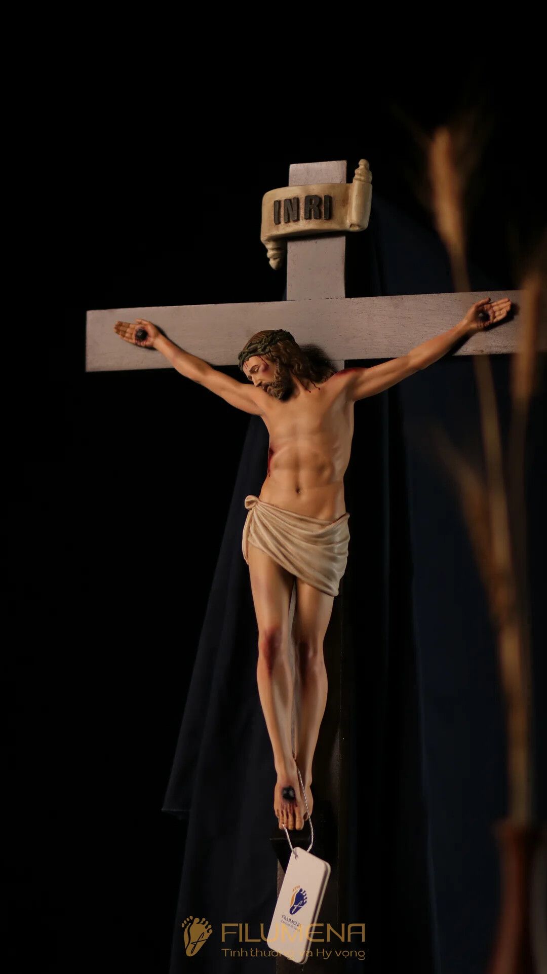 Tượng chịu nạn tại Đền thánh Martino Hố Nai. Tượng Công giáo Filumena là tượng của Tình thương và Hy vọng. Bản quyền các tác phẩm tượng Công giáo thuộc về Filumena Art, Cộng hòa Pháp. Filumena sáng tác và sản xuất nhiều mẫu tượng Công giáo khác như Bàn thờ Công giáo phòng khách, Bàn thờ Chúa phòng khách, Tượng công giáo đẹp, Tượng công giáo mini, Tượng chuộc tội