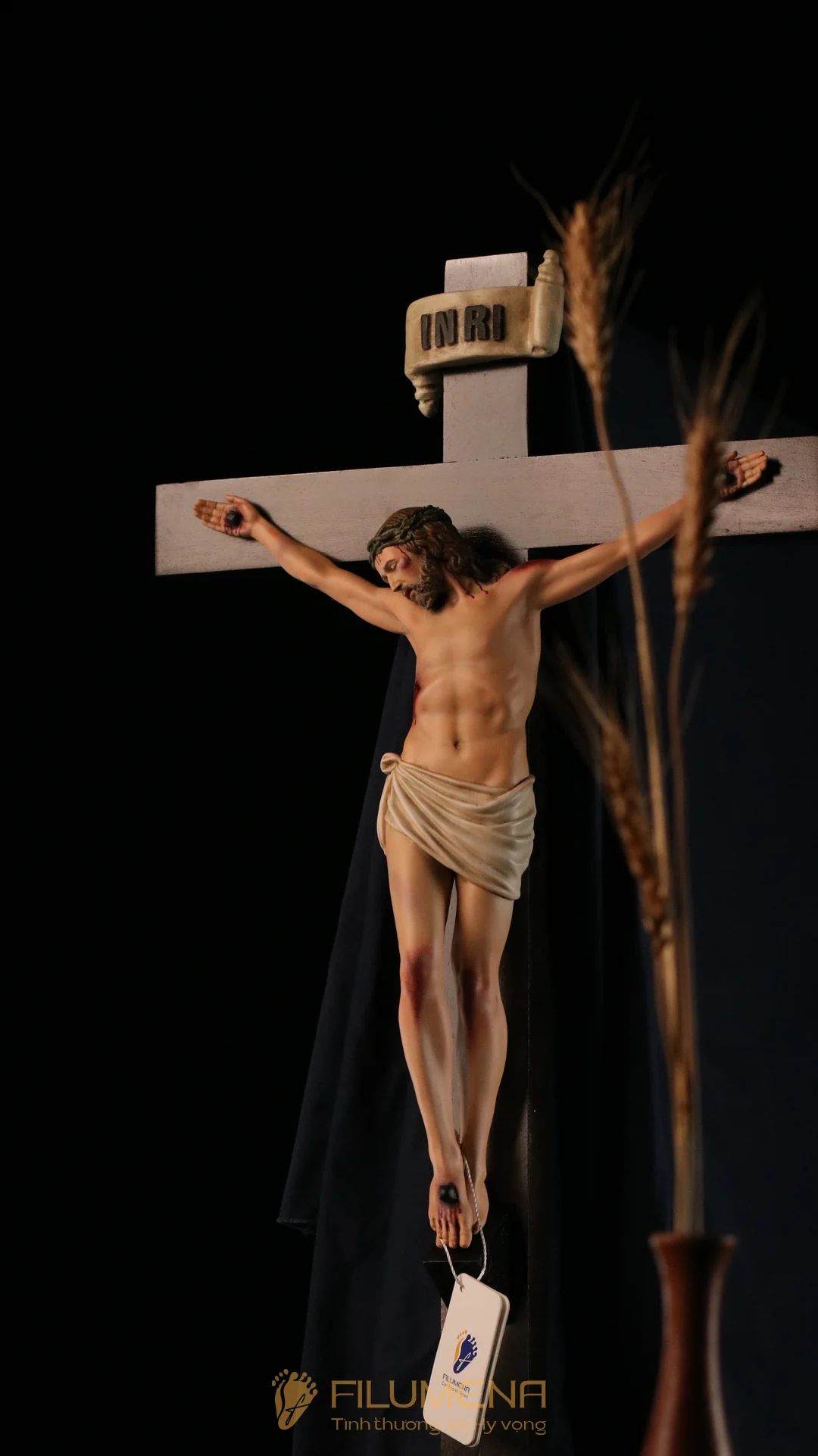 Tượng Chúa chịu nạn cao 20 cm, 30 bằng bột đá - Thánh giá gỗ