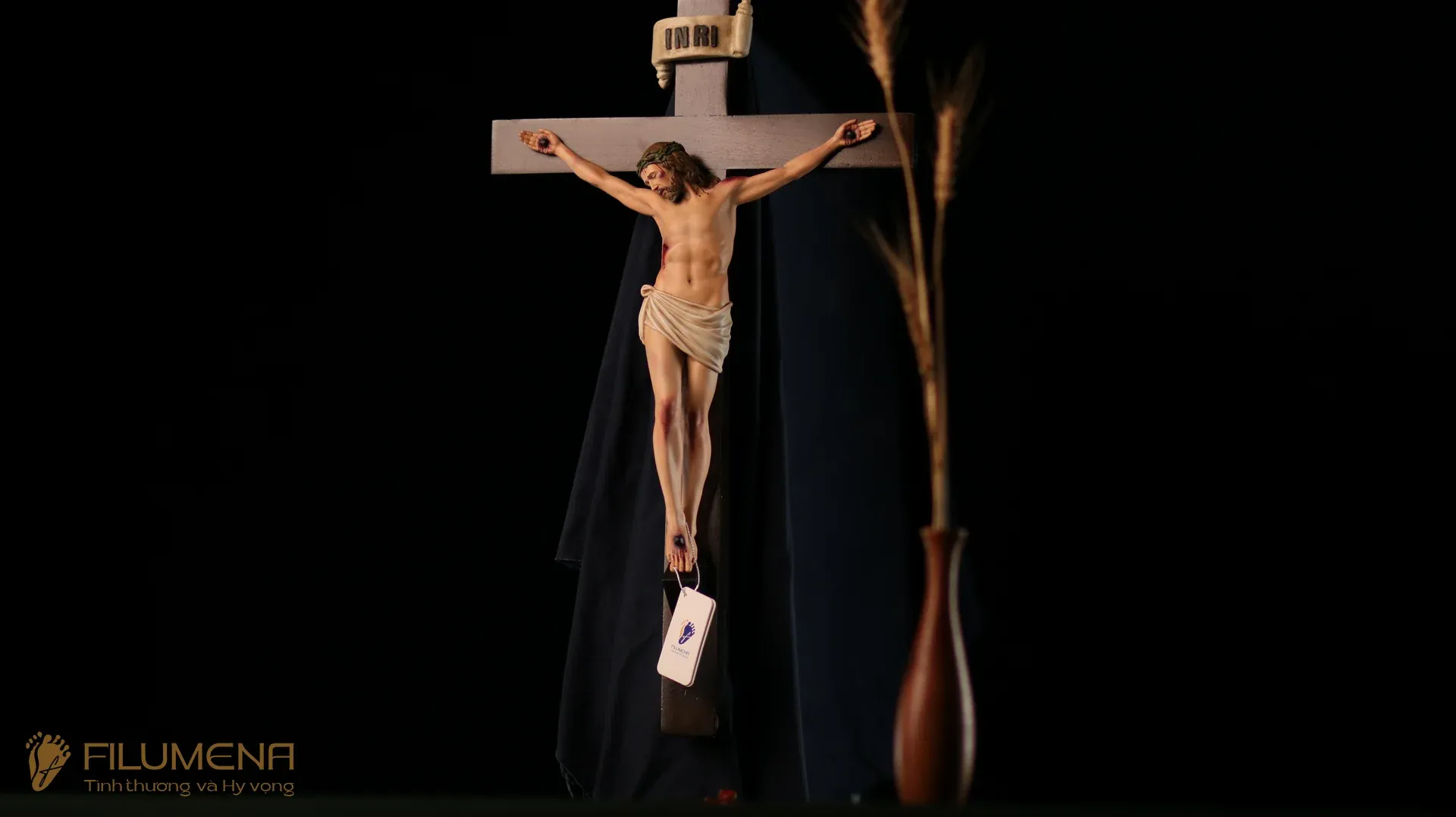 Tượng Chúa Giê-su tại Dòng Mến Thánh Giá Vinh. Tượng Công Giáo Filumena được sáng tác bởi các nghệ sĩ Filumena. Mỗi tác phẩm đều là đóng góp của quý vị cho các việc bác ái. Tượng làm bằng chất liệu bột đá tự nhiên và resin, có đủ các kích thước từ 15, 20 cm tới 1m và lớn hơn nữa.