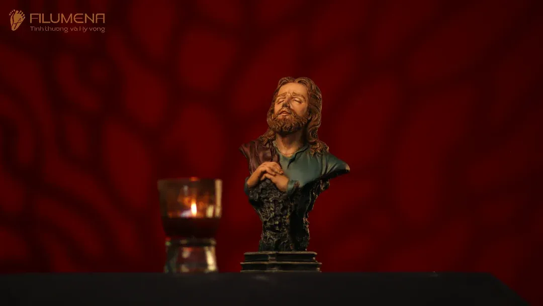 Tượng Chúa Giê-su tại hải ngoại. Tượng Công Giáo Filumena được sáng tác bởi các nghệ sĩ Filumena. Mỗi tác phẩm đều là đóng góp của quý vị cho các việc bác ái. Tượng làm bằng chất liệu bột đá tự nhiên và resin, có đủ các kích thước từ 15, 20 cm tới 1m và lớn hơn nữa.
