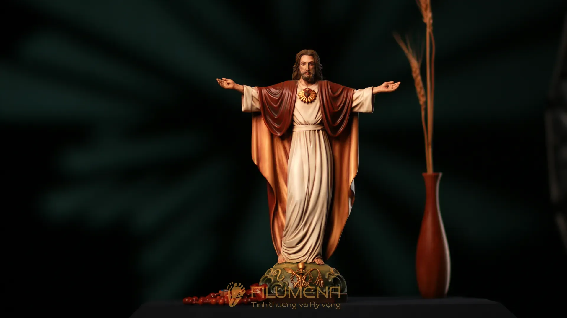Tượng Chúa Giê-su tại TP. Hồ Chí Minh. Tượng Công Giáo Filumena được sáng tác bởi các nghệ sĩ Filumena. Mỗi tác phẩm đều là đóng góp của quý vị cho các việc bác ái. Tượng làm bằng chất liệu bột đá tự nhiên và resin, có đủ các kích thước từ 15, 20 cm tới 1m và lớn hơn nữa.