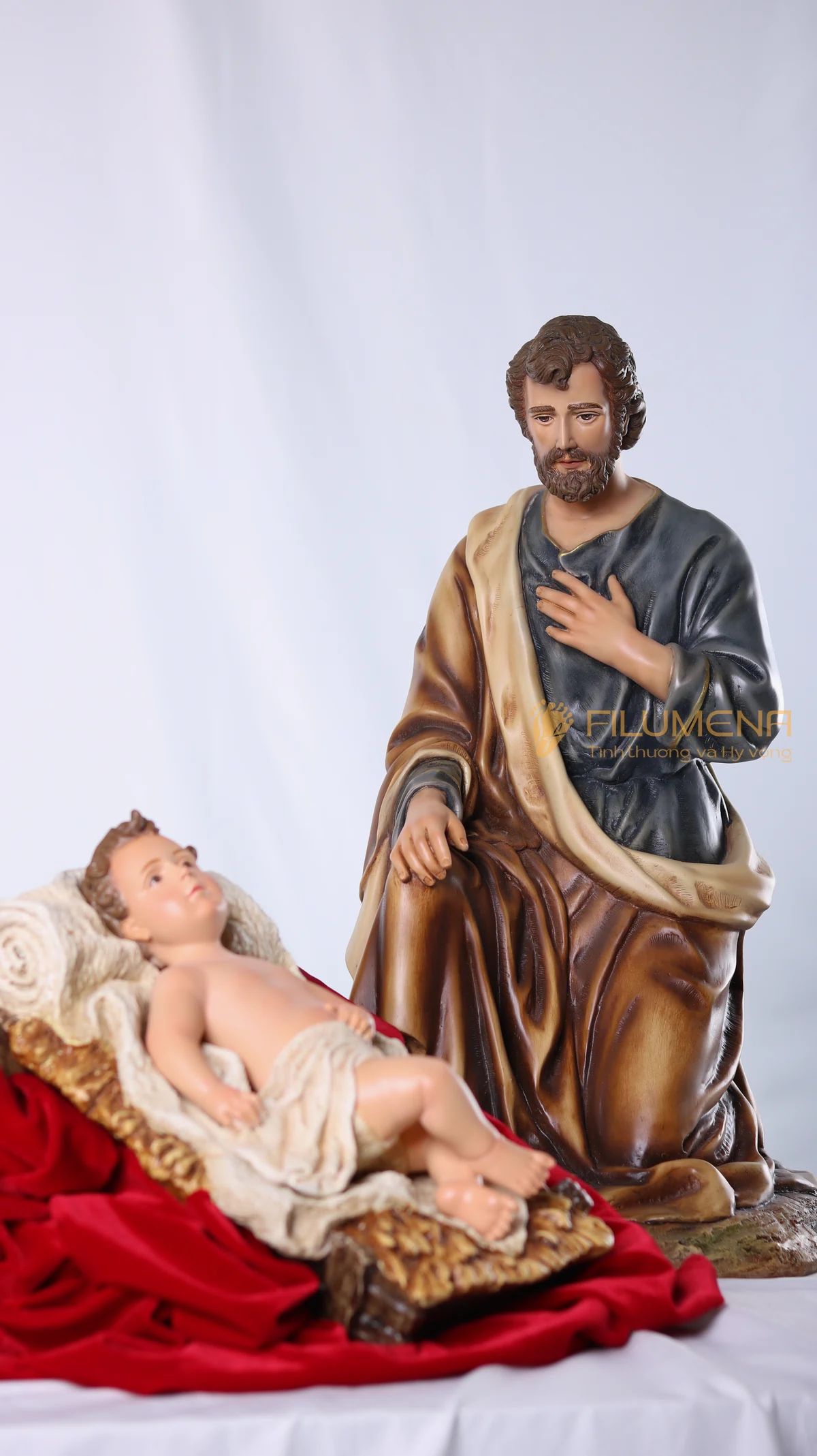 Mẫu tượng Chúa Hài đồng 27 cm cho bộ tượng Giáng sinh 50 cm trong không gian thờ phượng gia đình