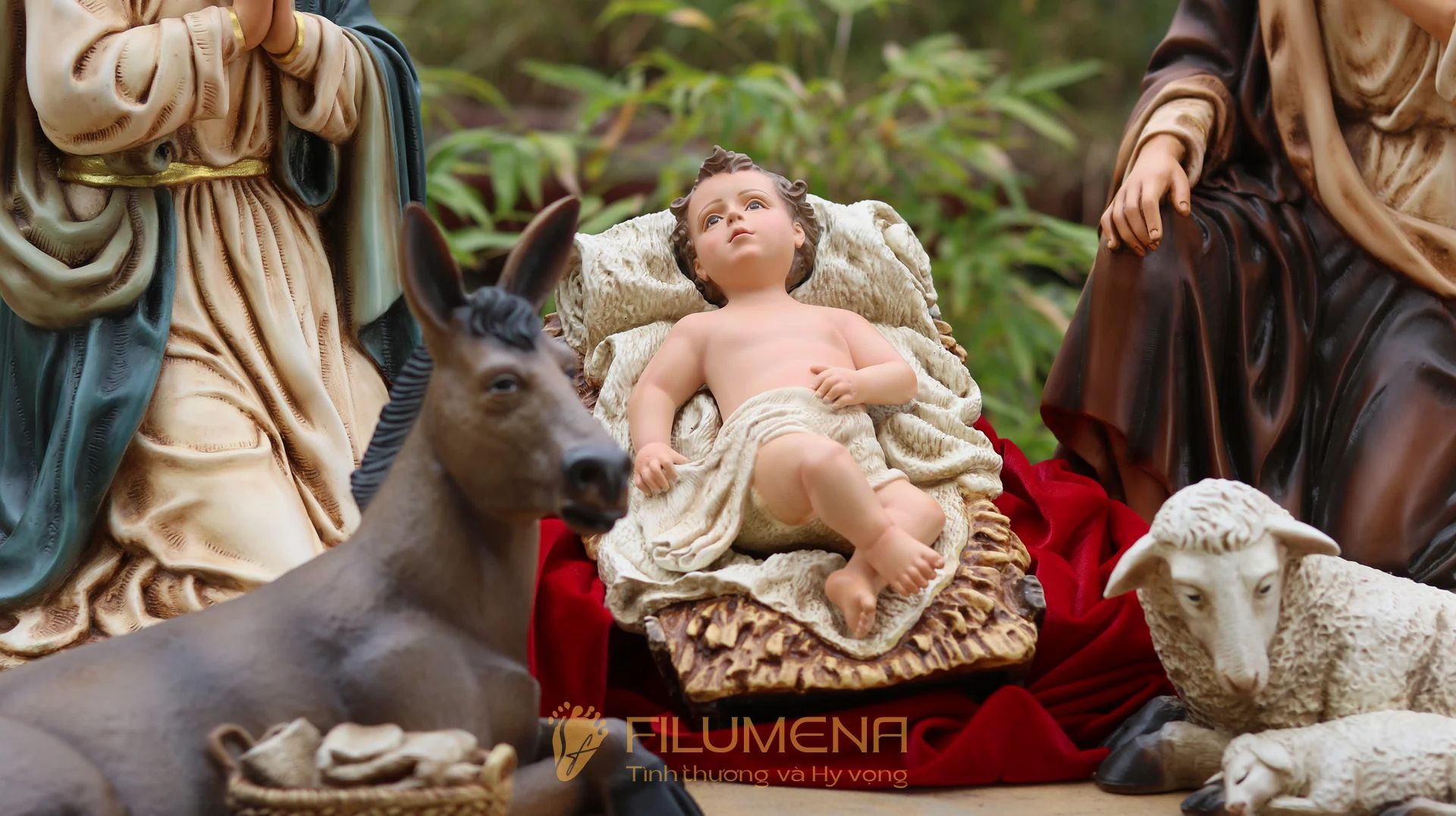 Hình ảnh bộ tượng Giáng sinh 2025 của Filumena chụp ngoài trời