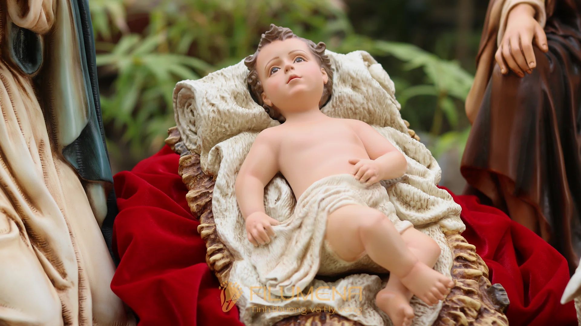 Bộ tượng Noel trang nghiêm và ấm áp cho mùa Giáng sinh