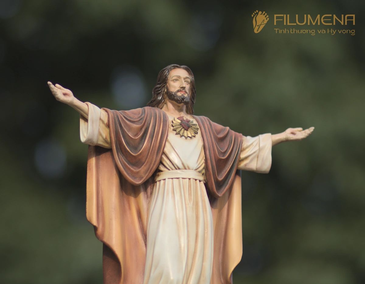 Bàn thờ Công giáo tại TP. Hồ Chí Minh. Tượng Công giáo Filumena là tượng của Tình thương và Hy vọng. Bản quyền các tác phẩm tượng Công giáo thuộc về Filumena Art, Cộng hòa Pháp. Filumena sáng tác và sản xuất nhiều mẫu tượng Công giáo khác như Tượng Chúa Giê-su, Tượng chịu nạn, Tượng công giáo mini, Tượng công giáo đẹp, Bàn thờ Chúa