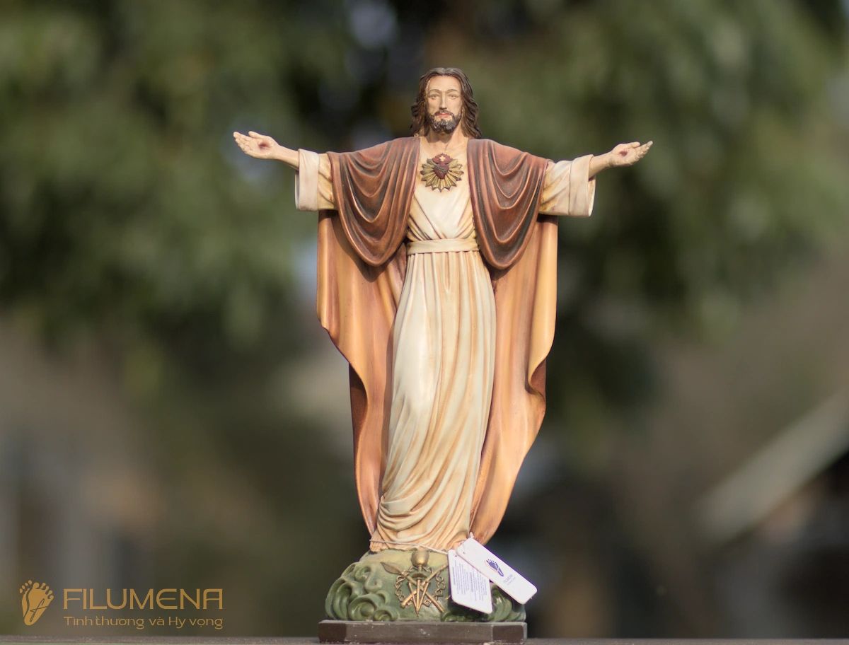 Bàn thờ Công giáo tại TP. Hồ Chí Minh. Tượng Công giáo Filumena là tượng của Tình thương và Hy vọng. Bản quyền các tác phẩm tượng Công giáo thuộc về Filumena Art, Cộng hòa Pháp. Filumena sáng tác và sản xuất nhiều mẫu tượng Công giáo khác như Tượng Chúa Giê-su, Tượng chịu nạn, Tượng công giáo mini, Tượng công giáo đẹp, Bàn thờ Chúa