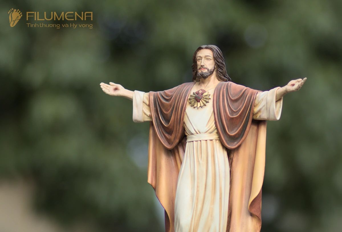 Bàn thờ Công giáo tại TP. Hồ Chí Minh. Tượng Công giáo Filumena là tượng của Tình thương và Hy vọng. Bản quyền các tác phẩm tượng Công giáo thuộc về Filumena Art, Cộng hòa Pháp. Filumena sáng tác và sản xuất nhiều mẫu tượng Công giáo khác như Tượng Chúa Giê-su, Tượng chịu nạn, Tượng công giáo mini, Tượng công giáo đẹp, Bàn thờ Chúa