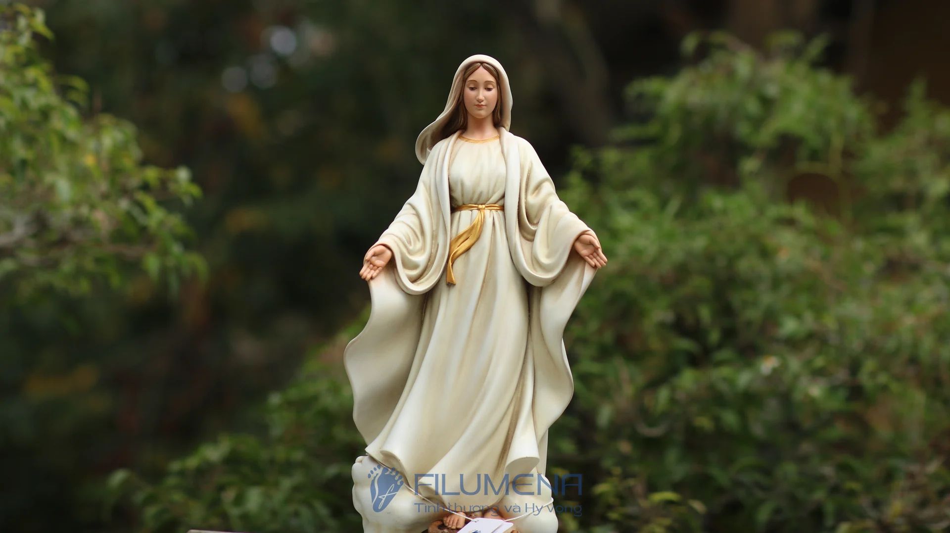 Tượng Đức Mẹ Ban Ơn cao 30 cm, 40 cm màu trắng ngà M3