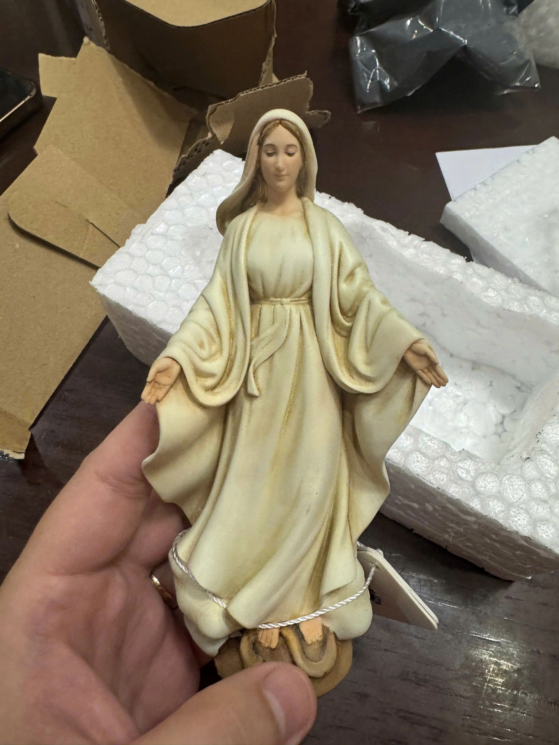 name tại VN. Tượng Công giáo Filumena là tượng của Tình thương và Hy vọng. Bản quyền các tác phẩm tượng Công giáo thuộc về Filumena Art, Cộng hòa Pháp. Filumena sáng tác và sản xuất nhiều mẫu tượng Công giáo khác như 