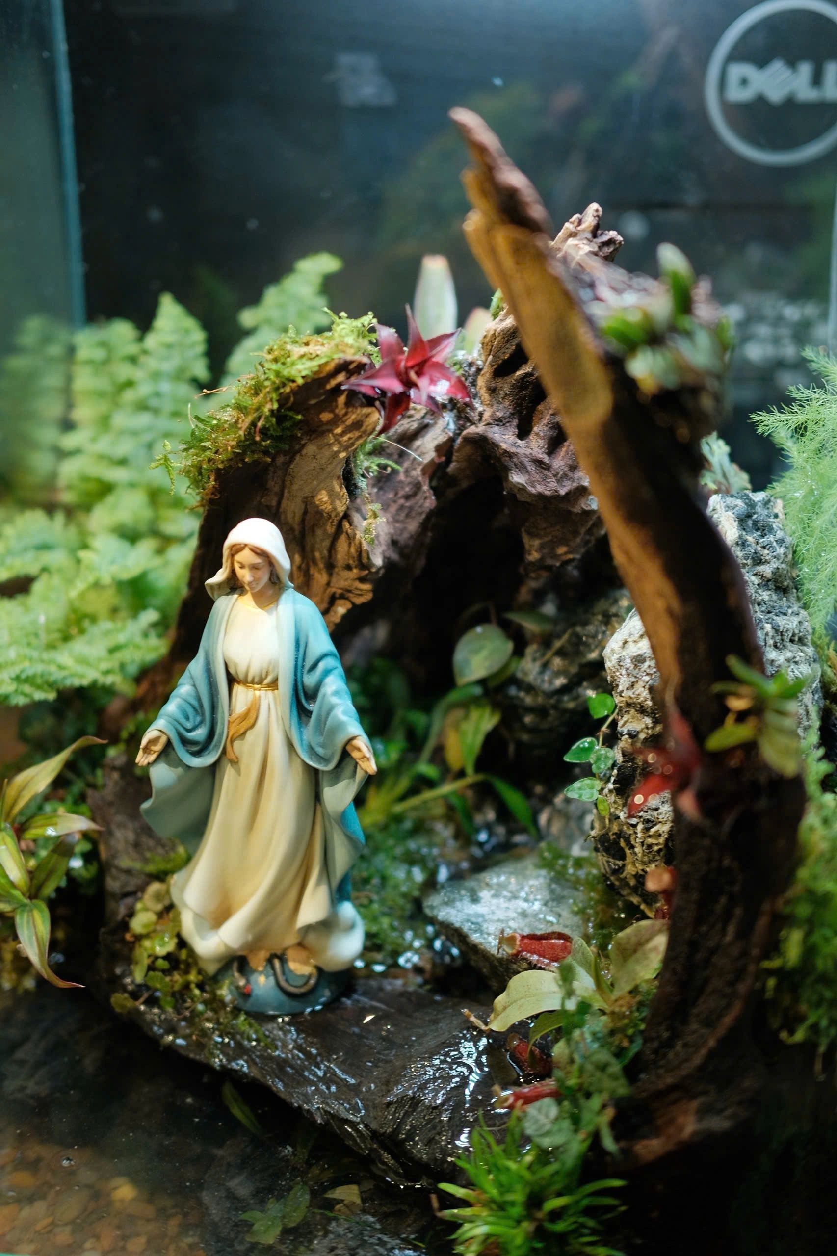 name tại VN. Tượng Công giáo Filumena là tượng của Tình thương và Hy vọng. Bản quyền các tác phẩm tượng Công giáo thuộc về Filumena Art, Cộng hòa Pháp. Filumena sáng tác và sản xuất nhiều mẫu tượng Công giáo khác như 