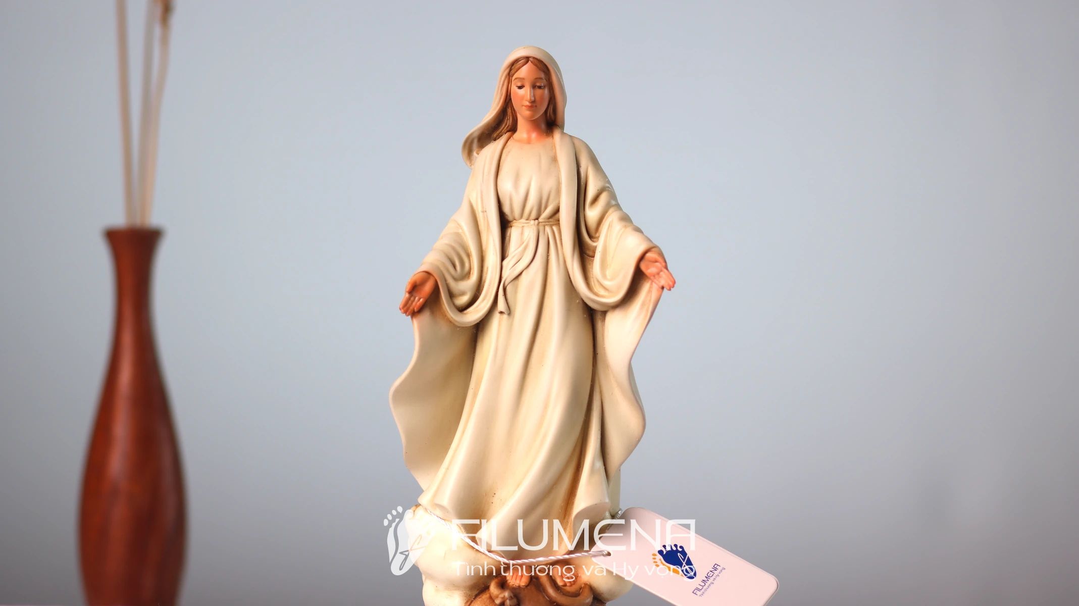 Tượng Đức Mẹ Ban Ơn cao 15 cm, 20 cm màu trắng M3